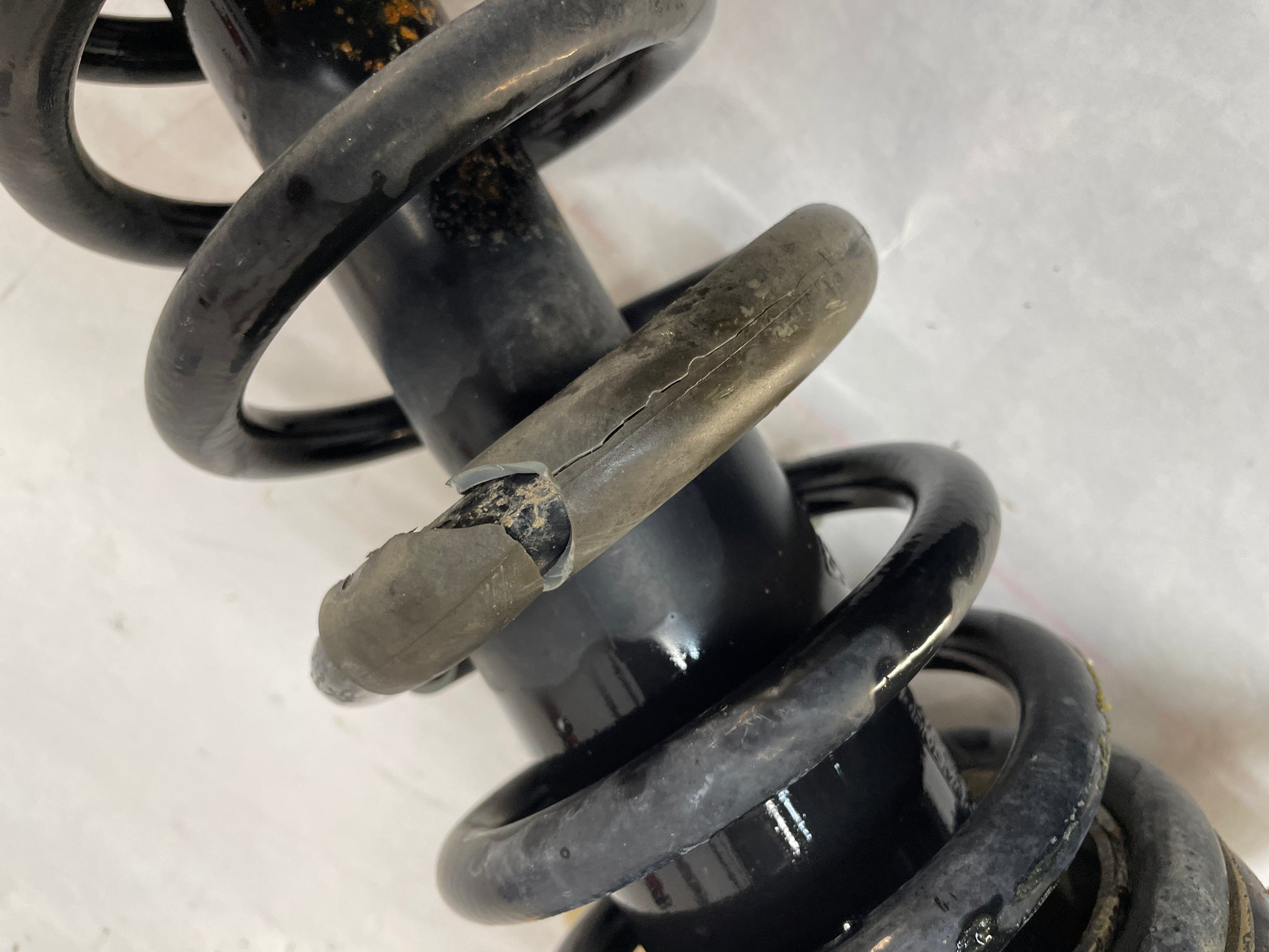 2009 Pontiac G8 GT LH Driver Rear Suspension Shock Strut Absorber Assembly OEM - Day's Parts Yard