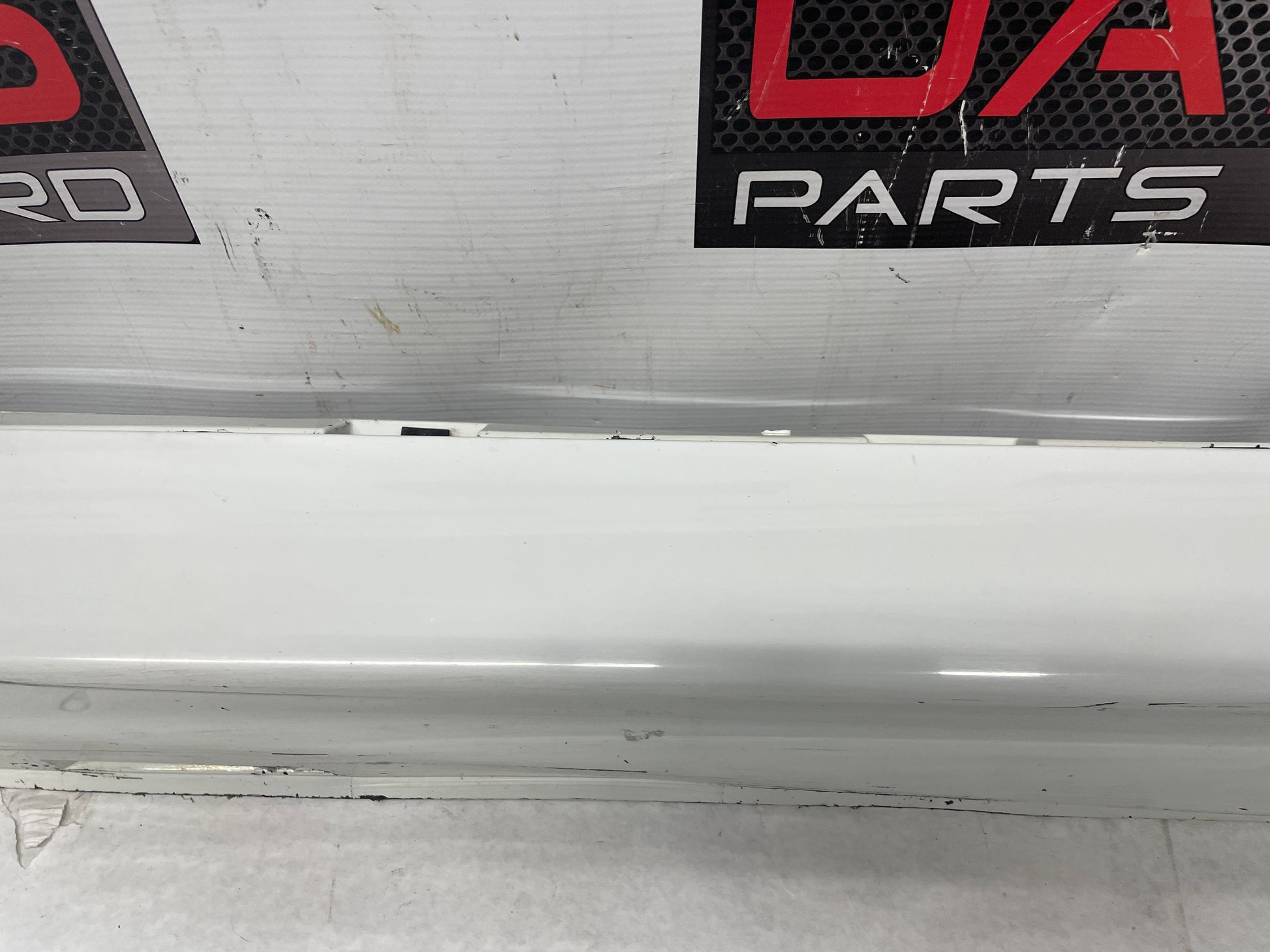 2008 Pontiac G8 Base LH Driver Rocker Molding Side Skirt Panel White OEM - Day's Parts Yard