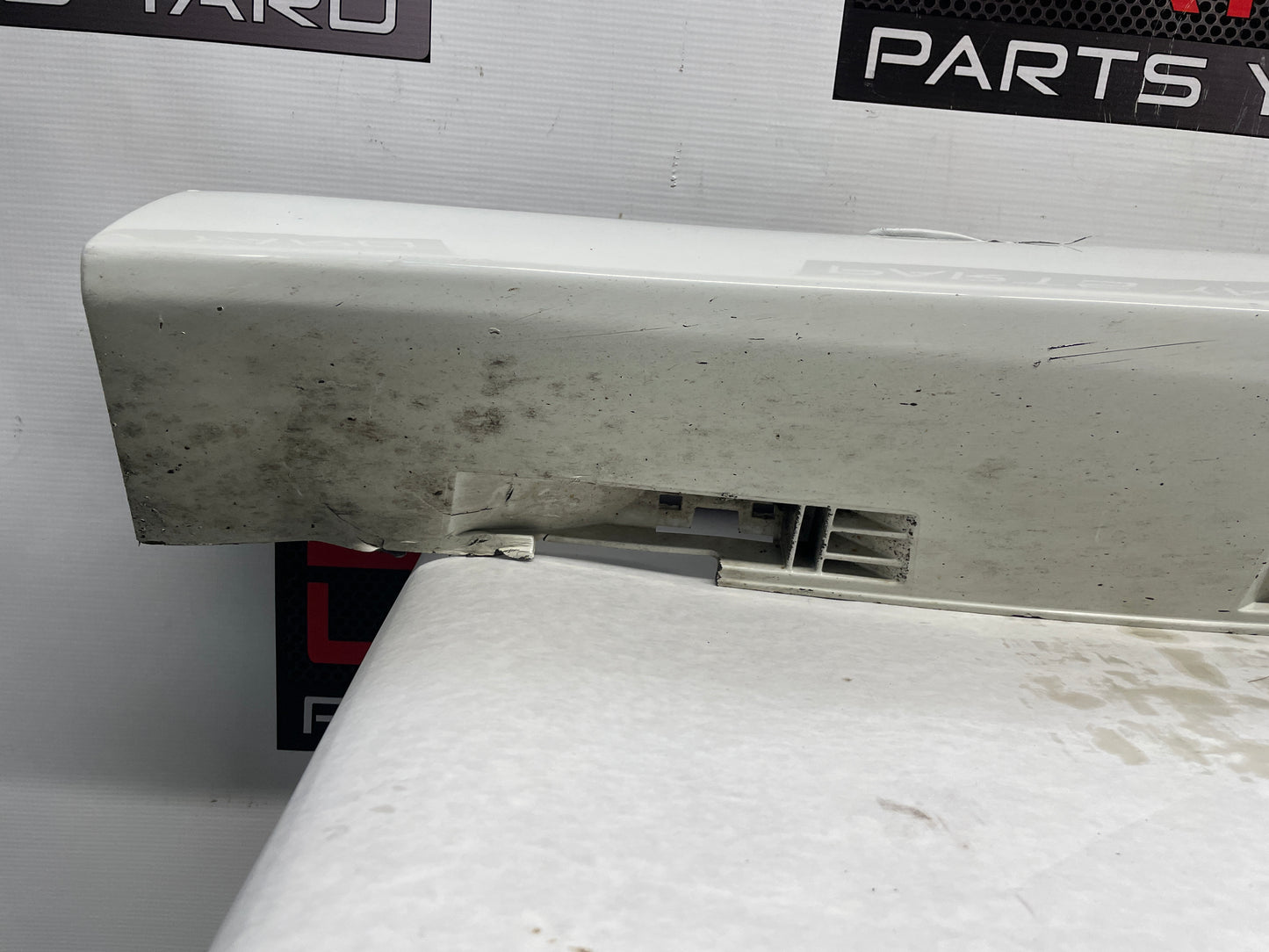 2008 Pontiac G8 Base LH Driver Rocker Molding Side Skirt Panel White OEM - Day's Parts Yard