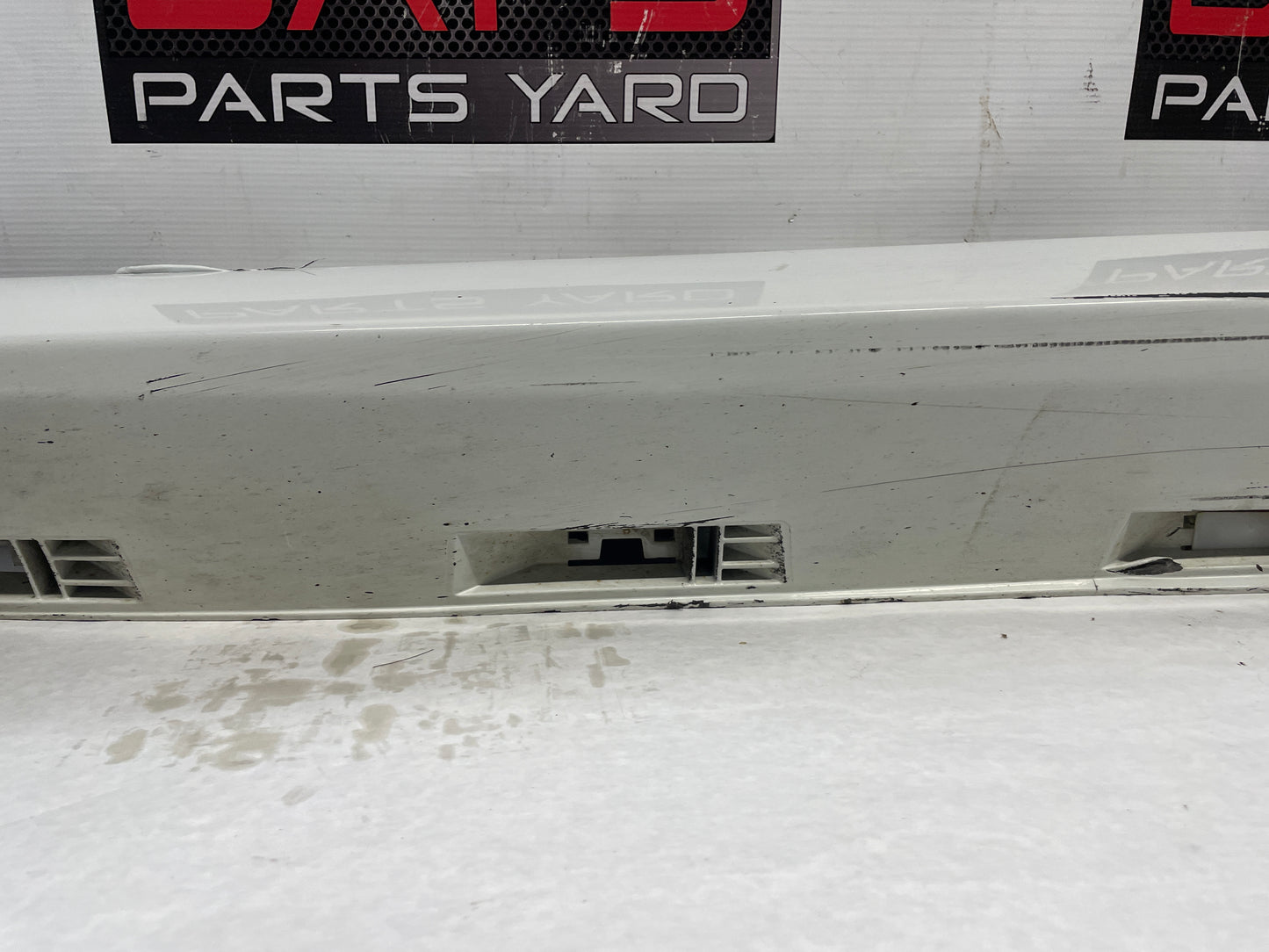 2008 Pontiac G8 Base LH Driver Rocker Molding Side Skirt Panel White OEM - Day's Parts Yard