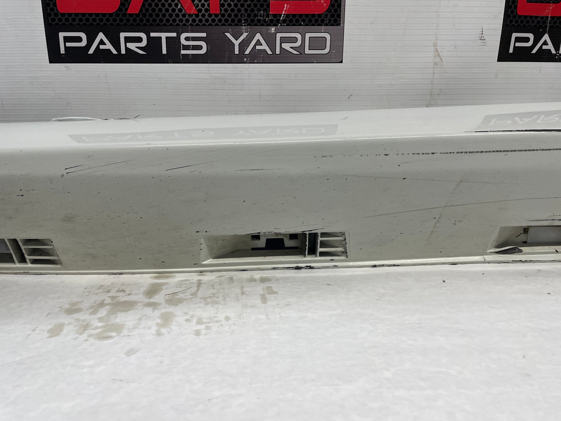 2008 Pontiac G8 Base LH Driver Rocker Molding Side Skirt Panel White OEM - Day's Parts Yard