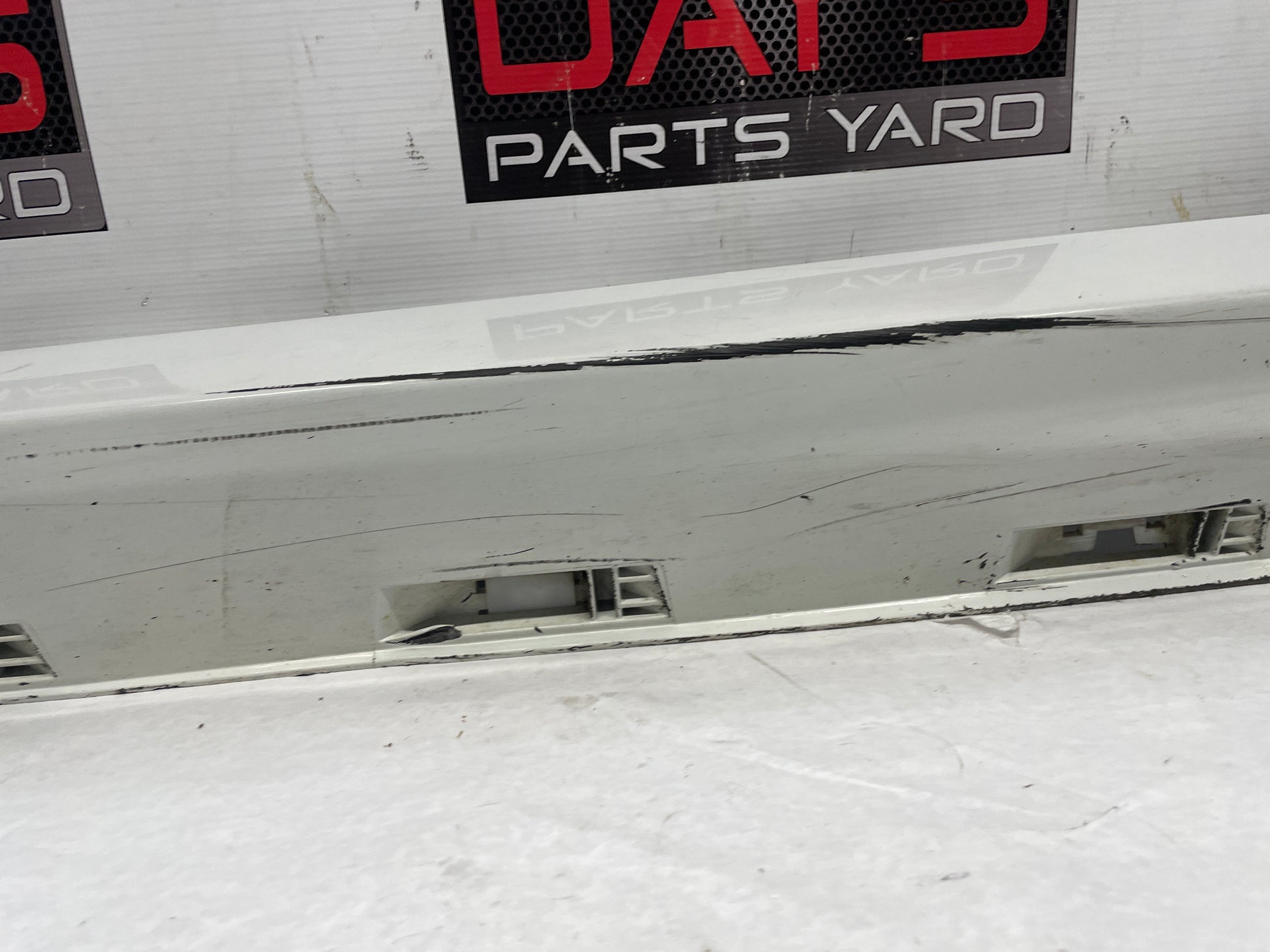2008 Pontiac G8 Base LH Driver Rocker Molding Side Skirt Panel White OEM - Day's Parts Yard