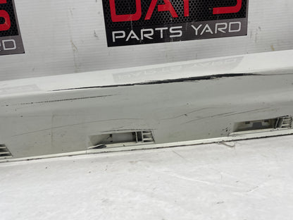 2008 Pontiac G8 Base LH Driver Rocker Molding Side Skirt Panel White OEM - Day's Parts Yard