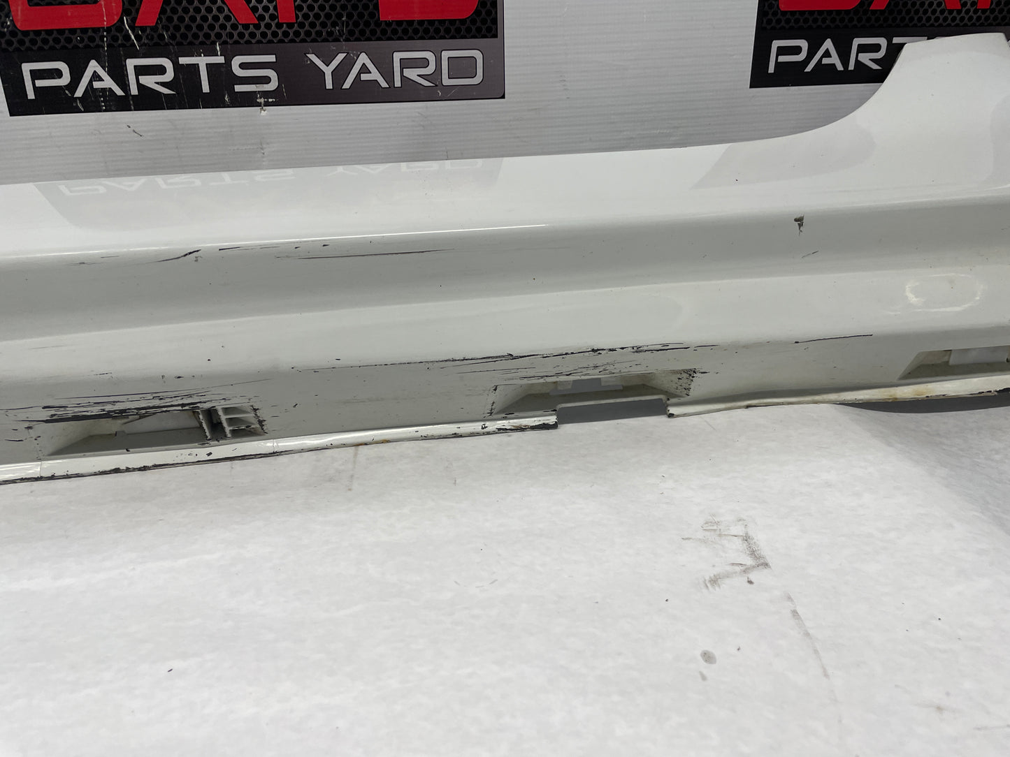 2008 Pontiac G8 Base LH Driver Rocker Molding Side Skirt Panel White OEM - Day's Parts Yard