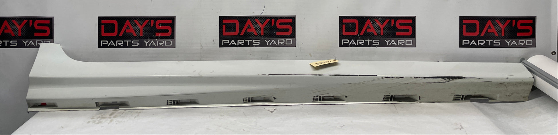 2008 Pontiac G8 Base RH Passenger Rocker Molding Side Skirt Panel White OEM - Day's Parts Yard