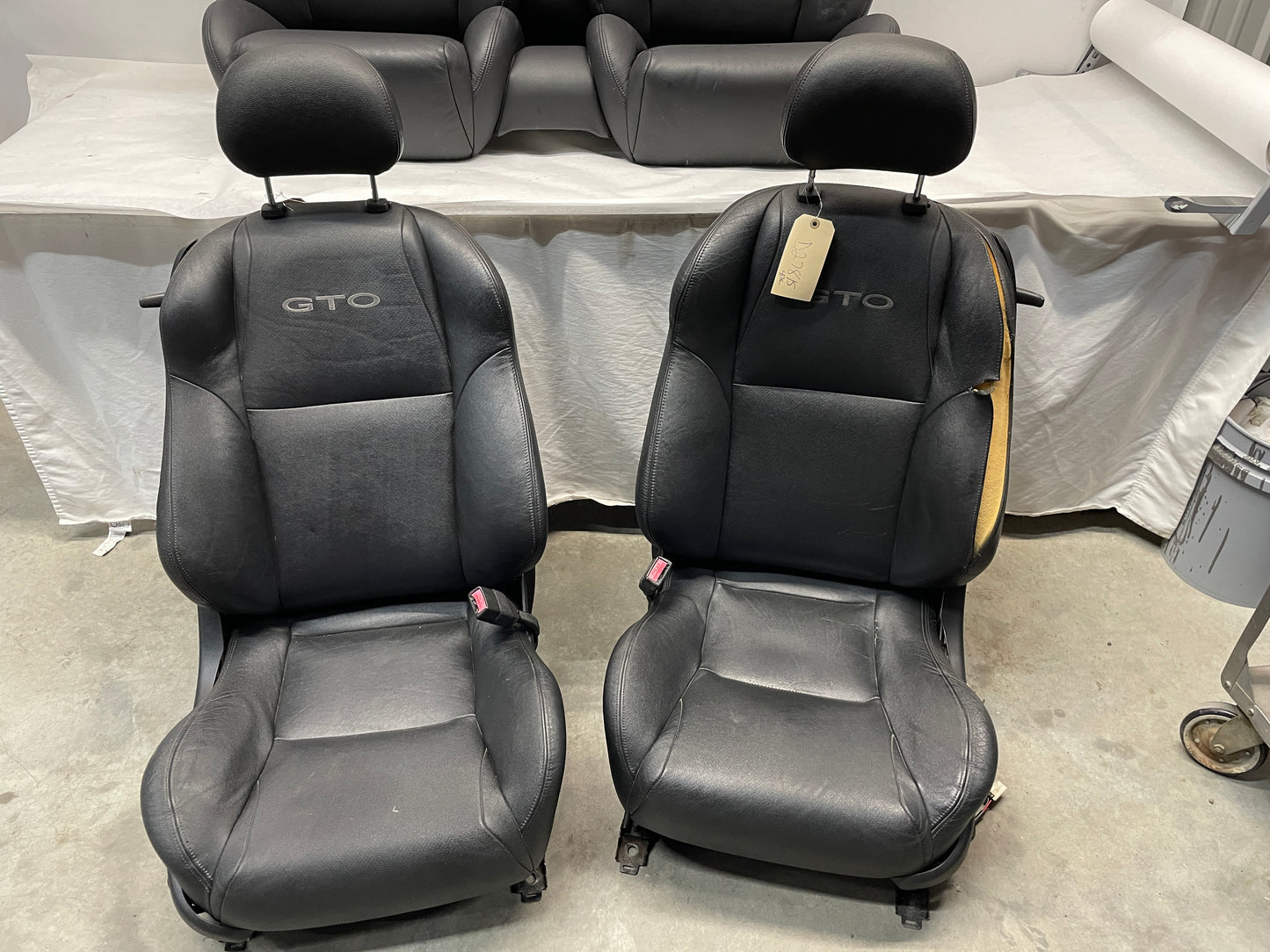 2006 Pontiac GTO Seats Front and Rear Black Leather OEM - Day's Parts Yard