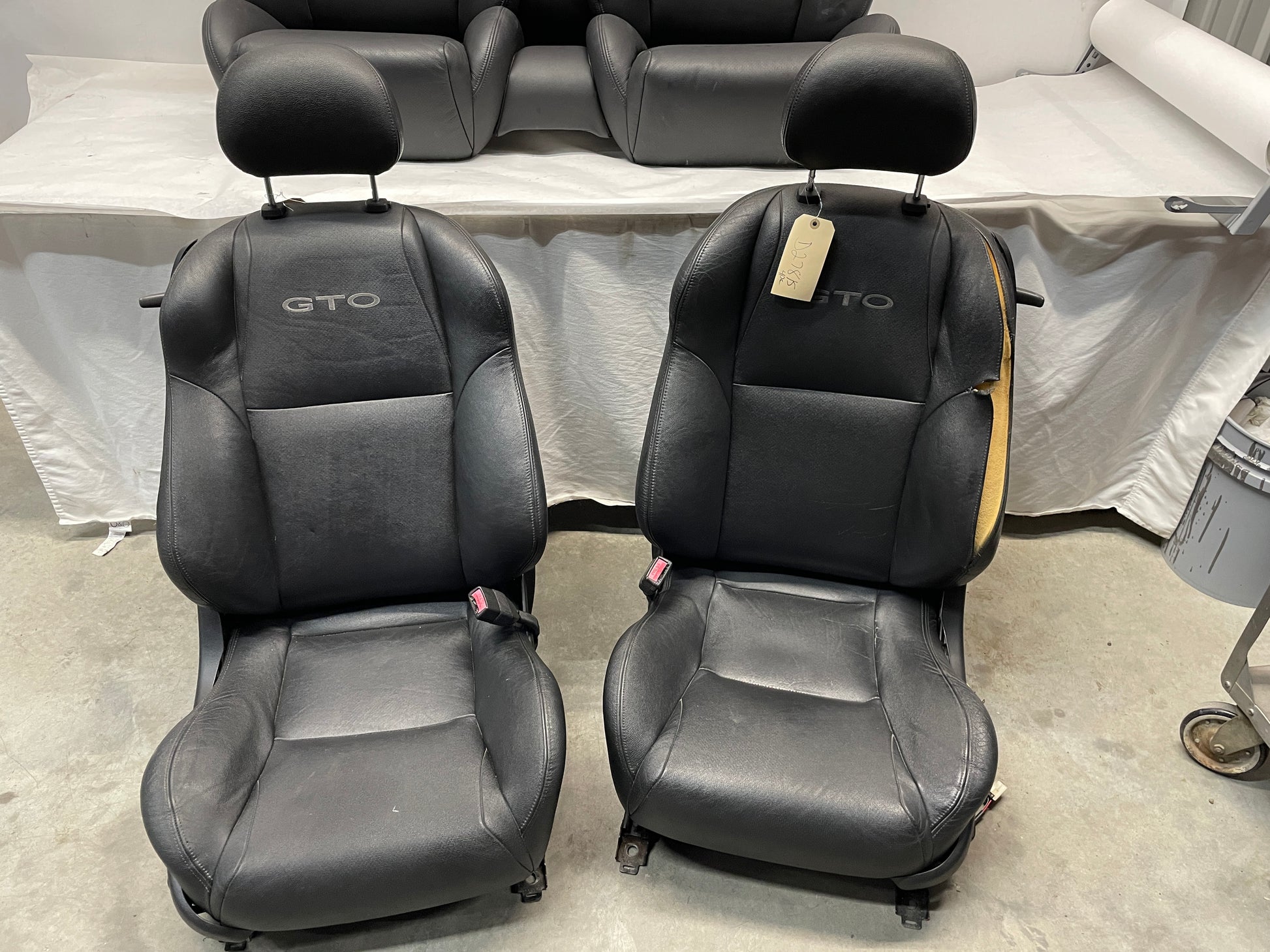 2006 Pontiac GTO Seats Front and Rear Black Leather OEM - Day's Parts Yard