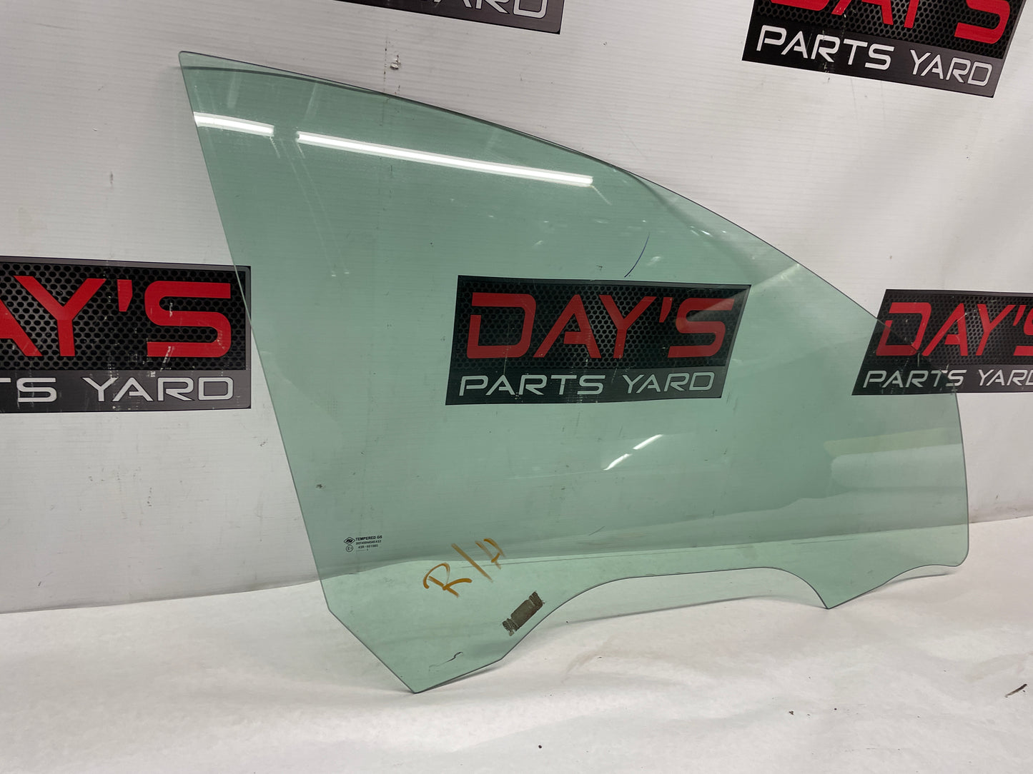 2013 Chevy Caprice PPV RH Passenger Front Door Window Glass OEM