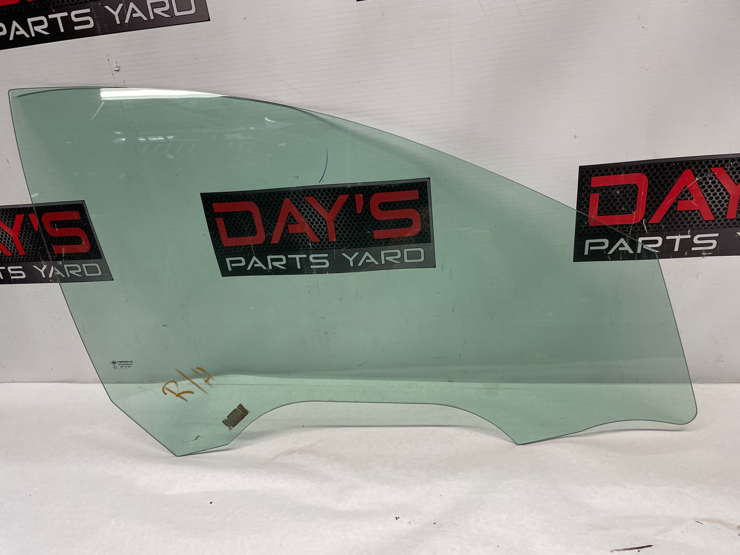 2013 Chevy Caprice PPV RH Passenger Front Door Window Glass OEM