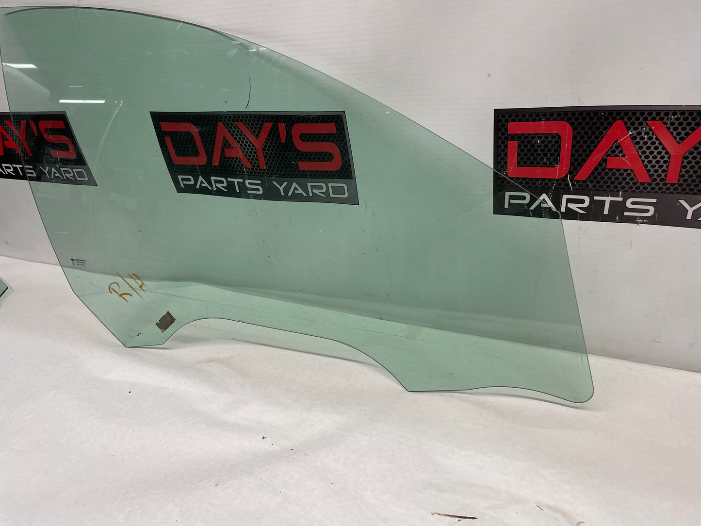 2013 Chevy Caprice PPV RH Passenger Front Door Window Glass OEM