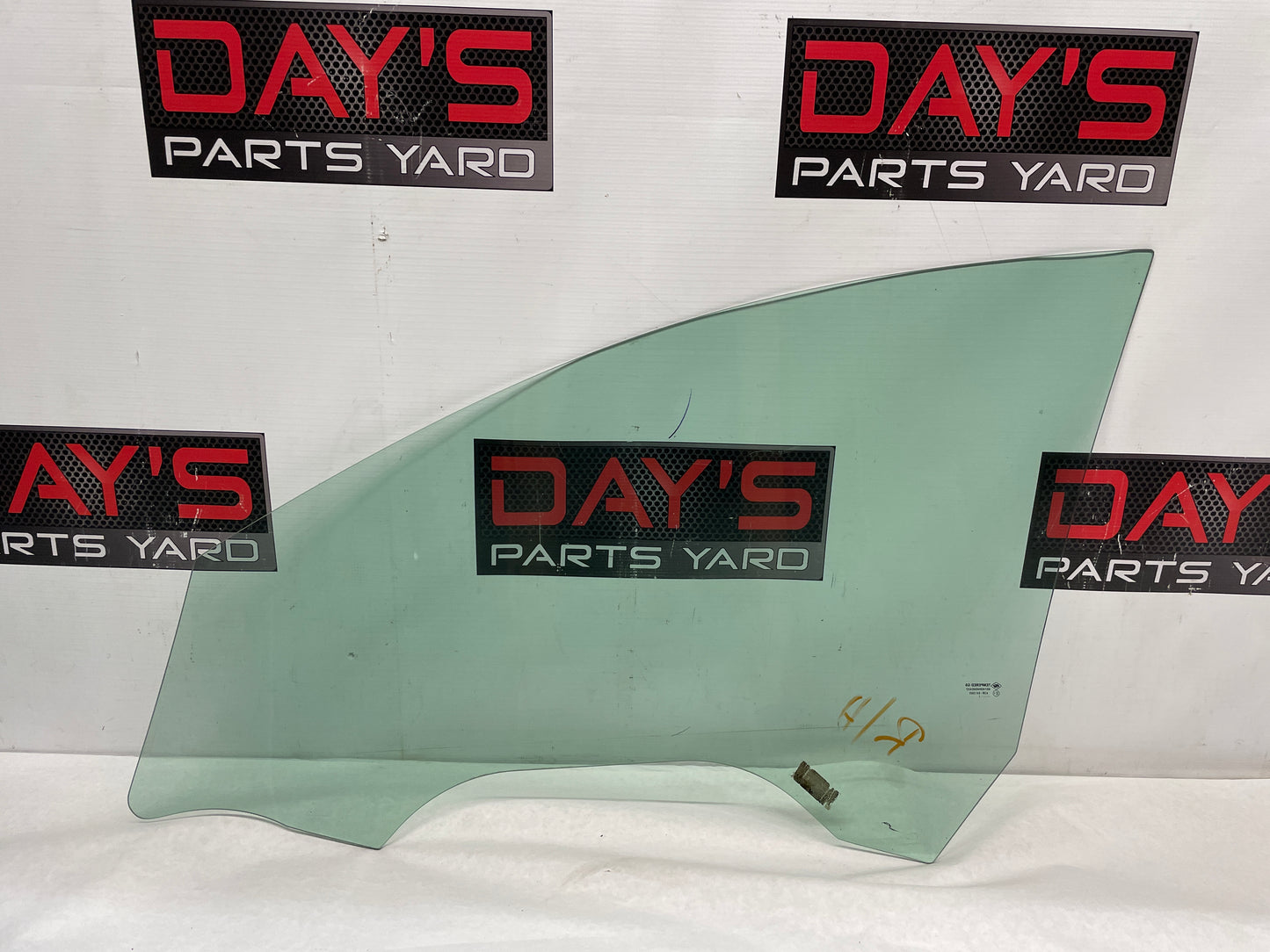 2013 Chevy Caprice PPV RH Passenger Front Door Window Glass OEM