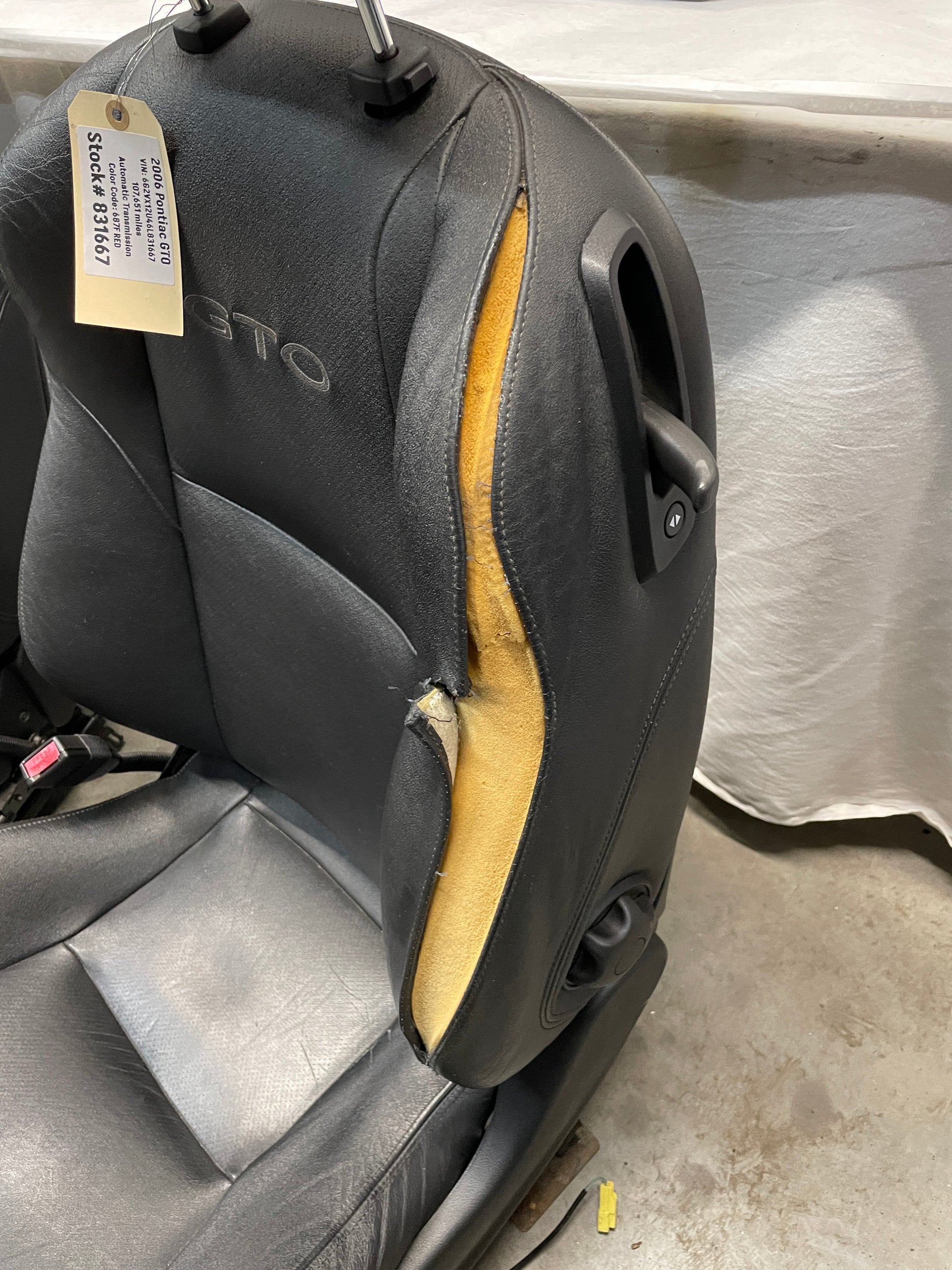 2006 Pontiac GTO Seats Front and Rear Black Leather OEM - Day's Parts Yard
