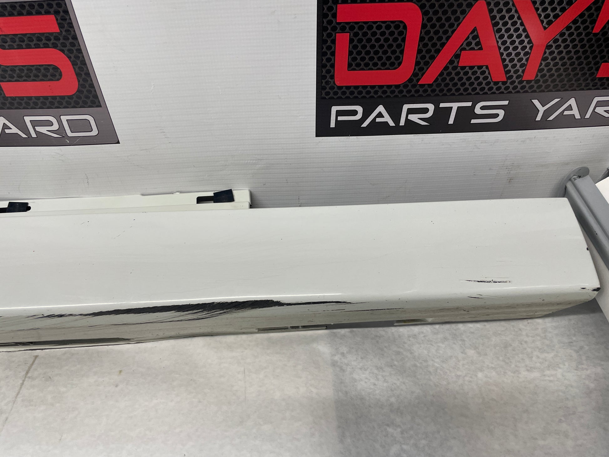 2008 Pontiac G8 Base RH Passenger Rocker Molding Side Skirt Panel White OEM - Day's Parts Yard