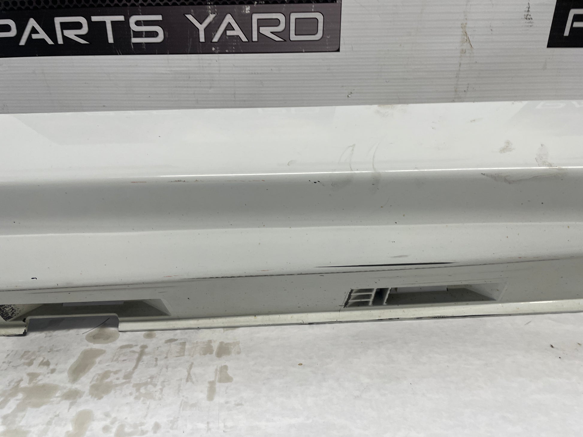 2008 Pontiac G8 Base RH Passenger Rocker Molding Side Skirt Panel White OEM - Day's Parts Yard