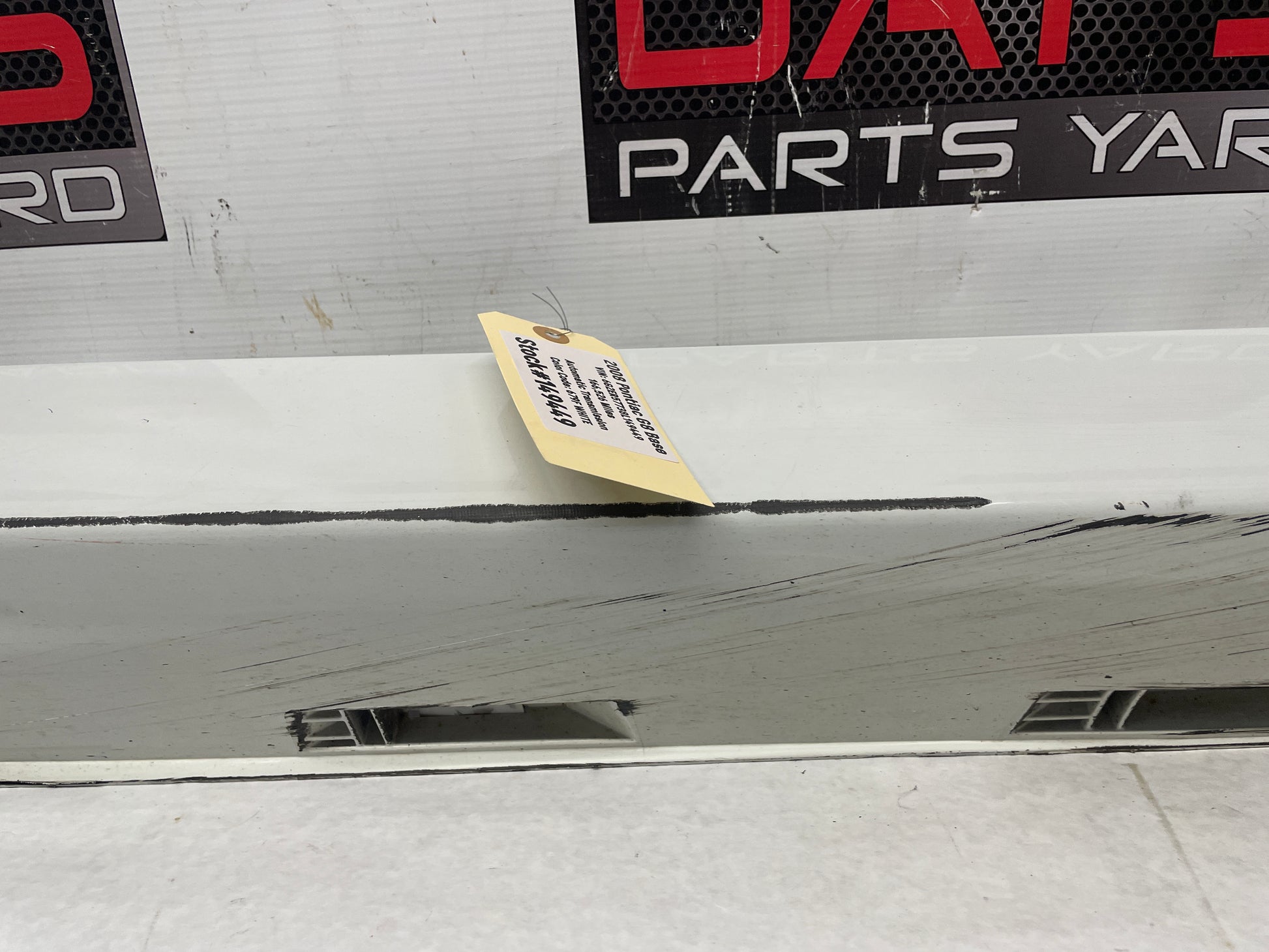 2008 Pontiac G8 Base RH Passenger Rocker Molding Side Skirt Panel White OEM - Day's Parts Yard