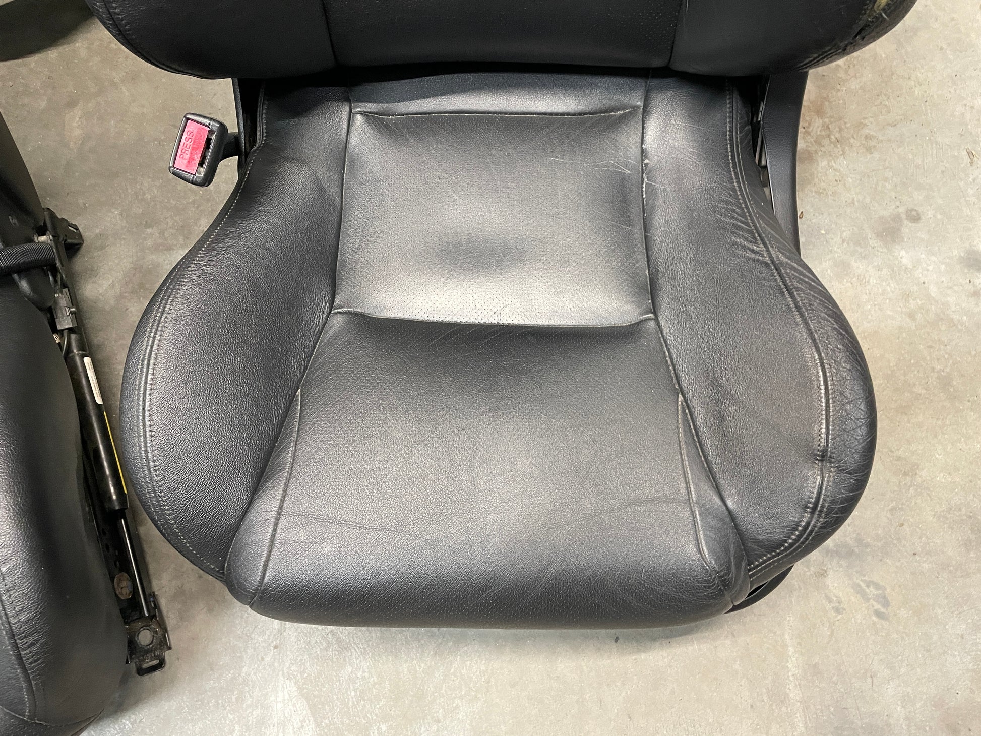 2006 Pontiac GTO Seats Front and Rear Black Leather OEM - Day's Parts Yard