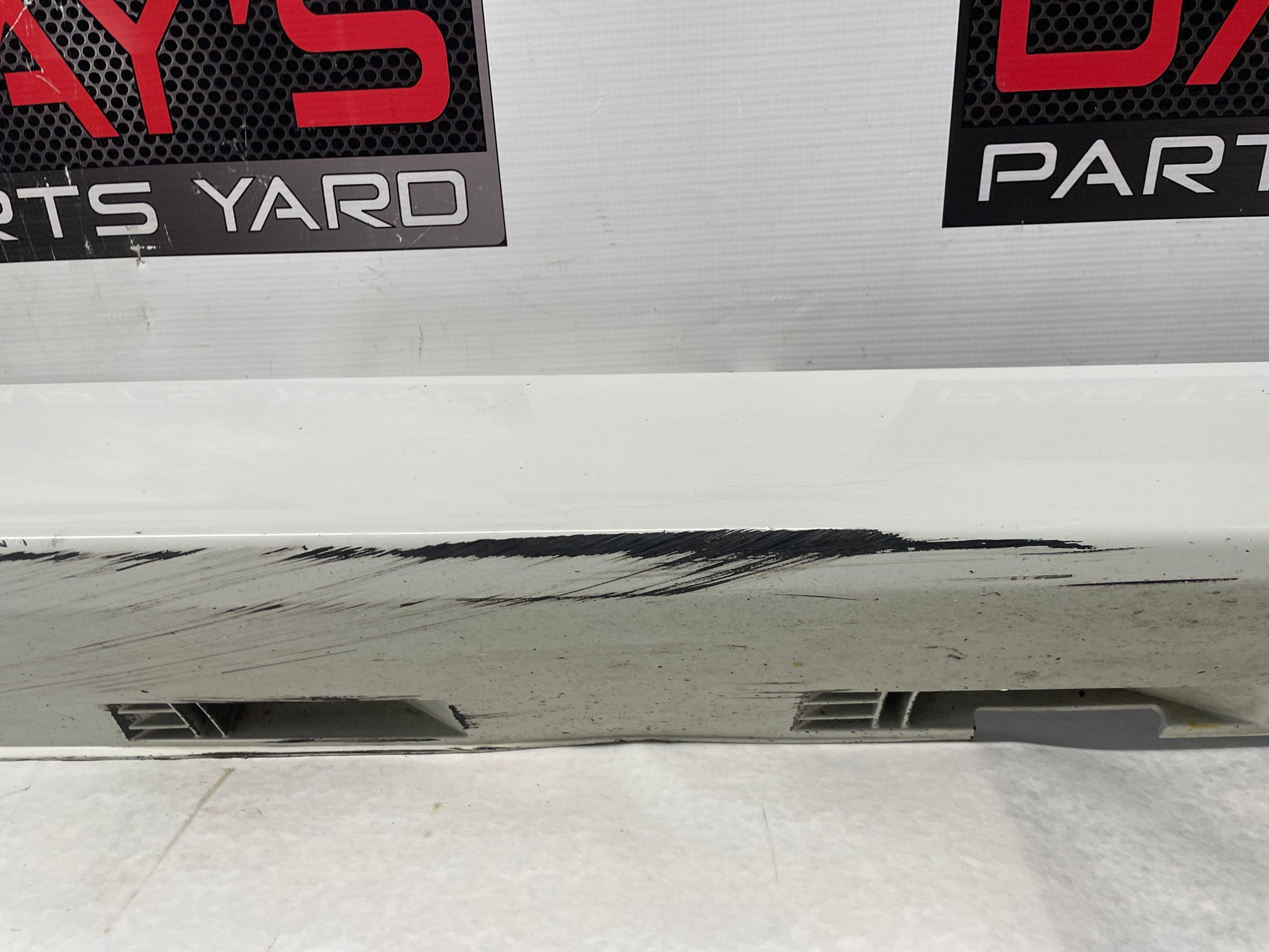 2008 Pontiac G8 Base RH Passenger Rocker Molding Side Skirt Panel White OEM - Day's Parts Yard