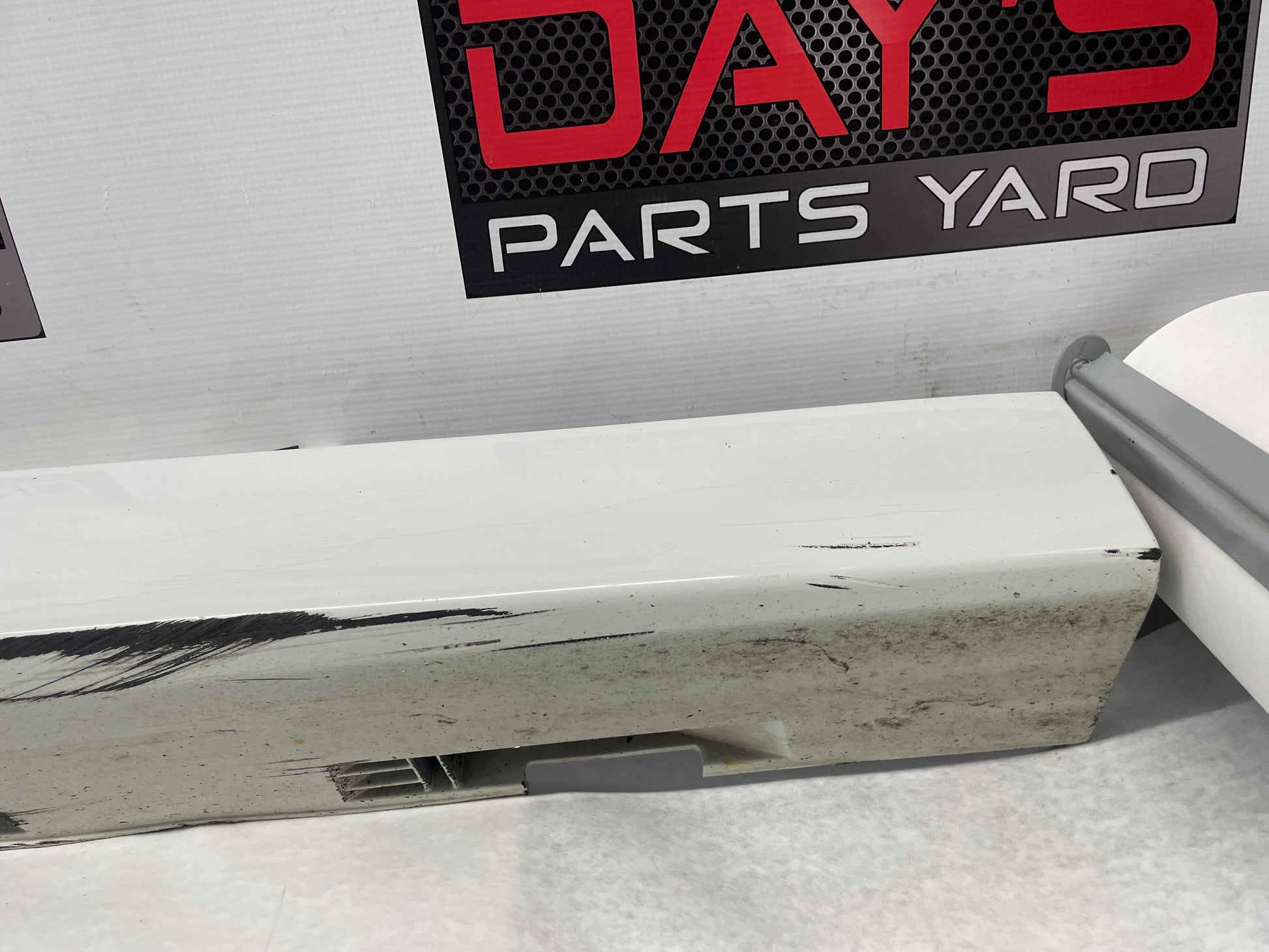 2008 Pontiac G8 Base RH Passenger Rocker Molding Side Skirt Panel White OEM - Day's Parts Yard