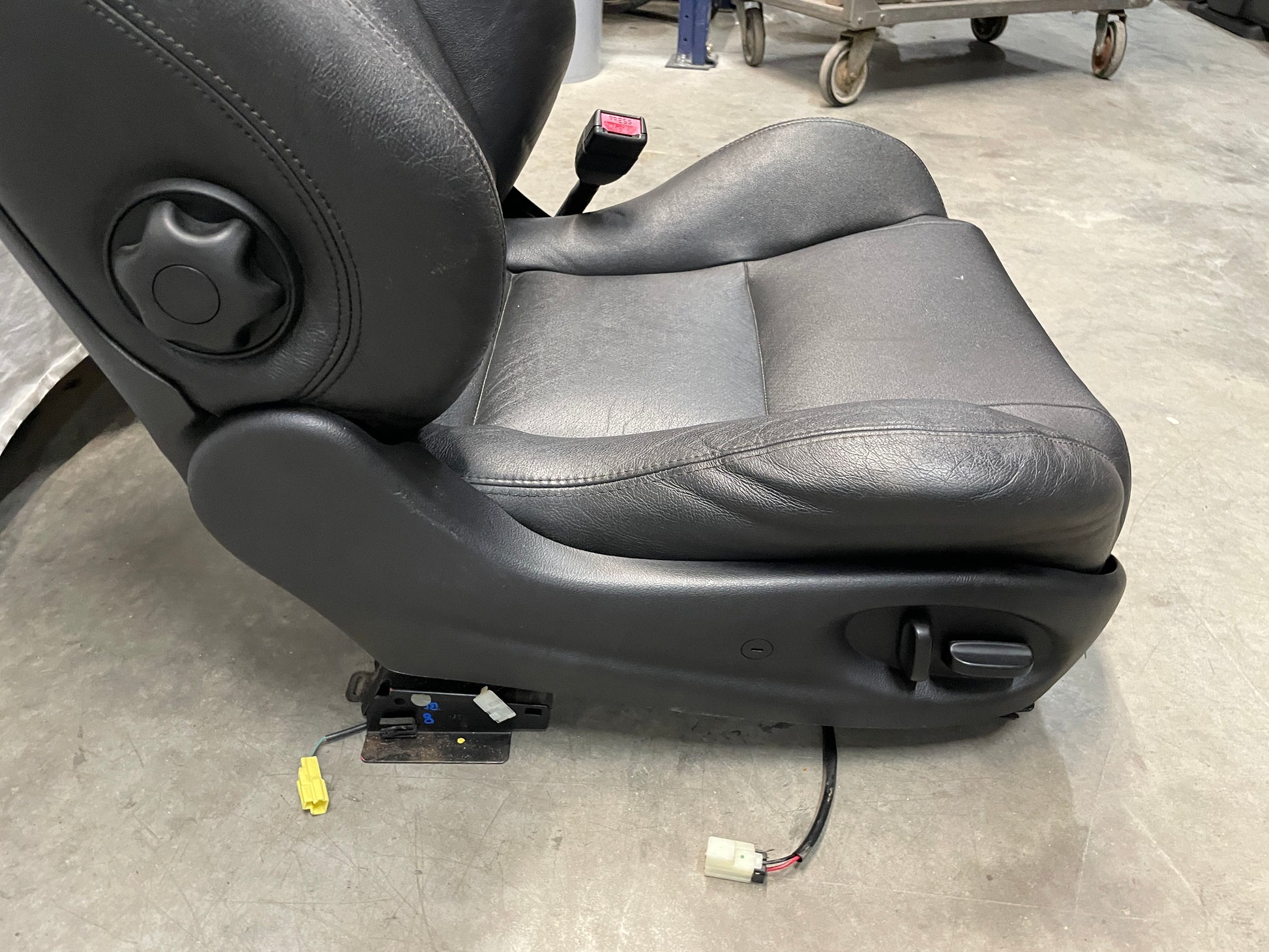 2006 Pontiac GTO Seats Front and Rear Black Leather OEM - Day's Parts Yard
