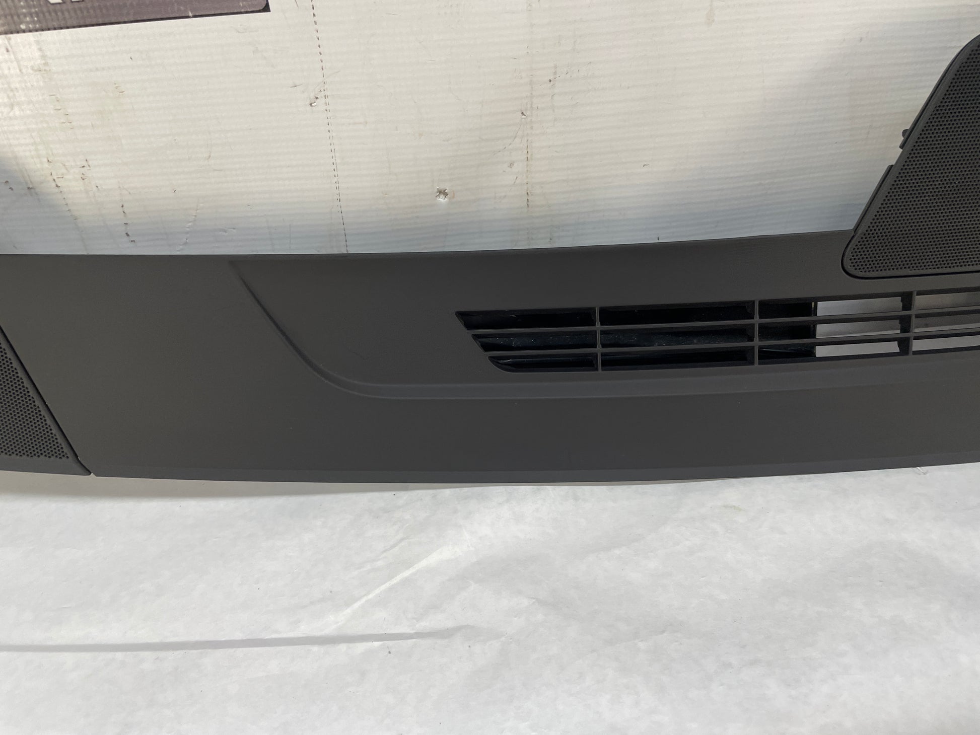 2009 Cadillac CTS-V Dashboard Dash Vent Windshield Defroster Trim Panel Grille OEM - Day's Parts Yard