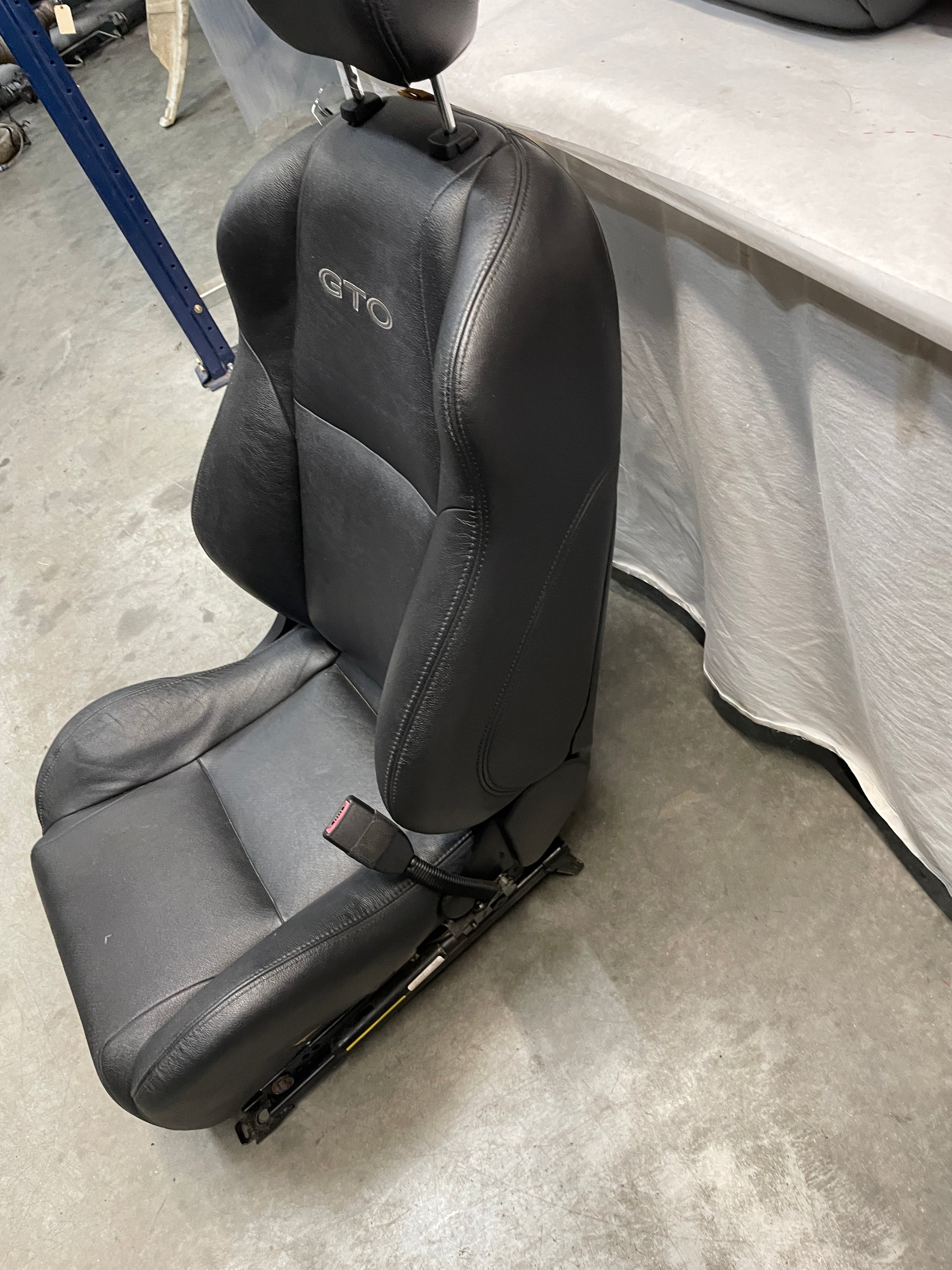 2006 Pontiac GTO Seats Front and Rear Black Leather OEM - Day's Parts Yard