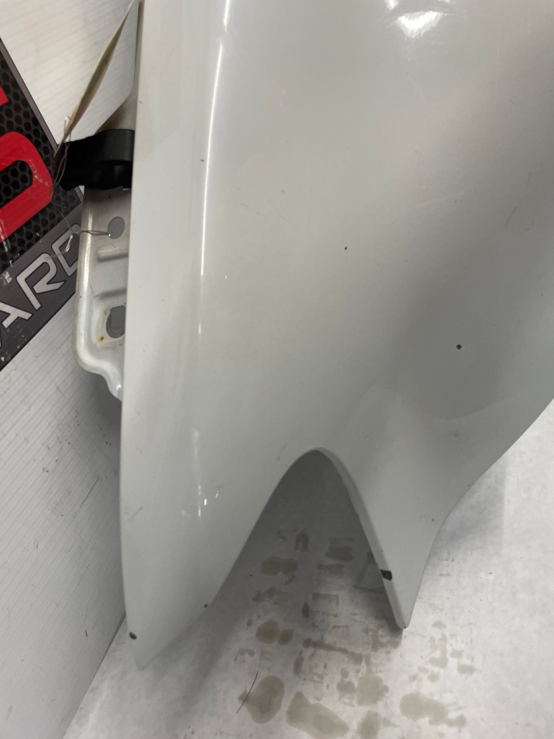 2008 Pontiac G8 Base LH Driver Fender White OEM - Day's Parts Yard