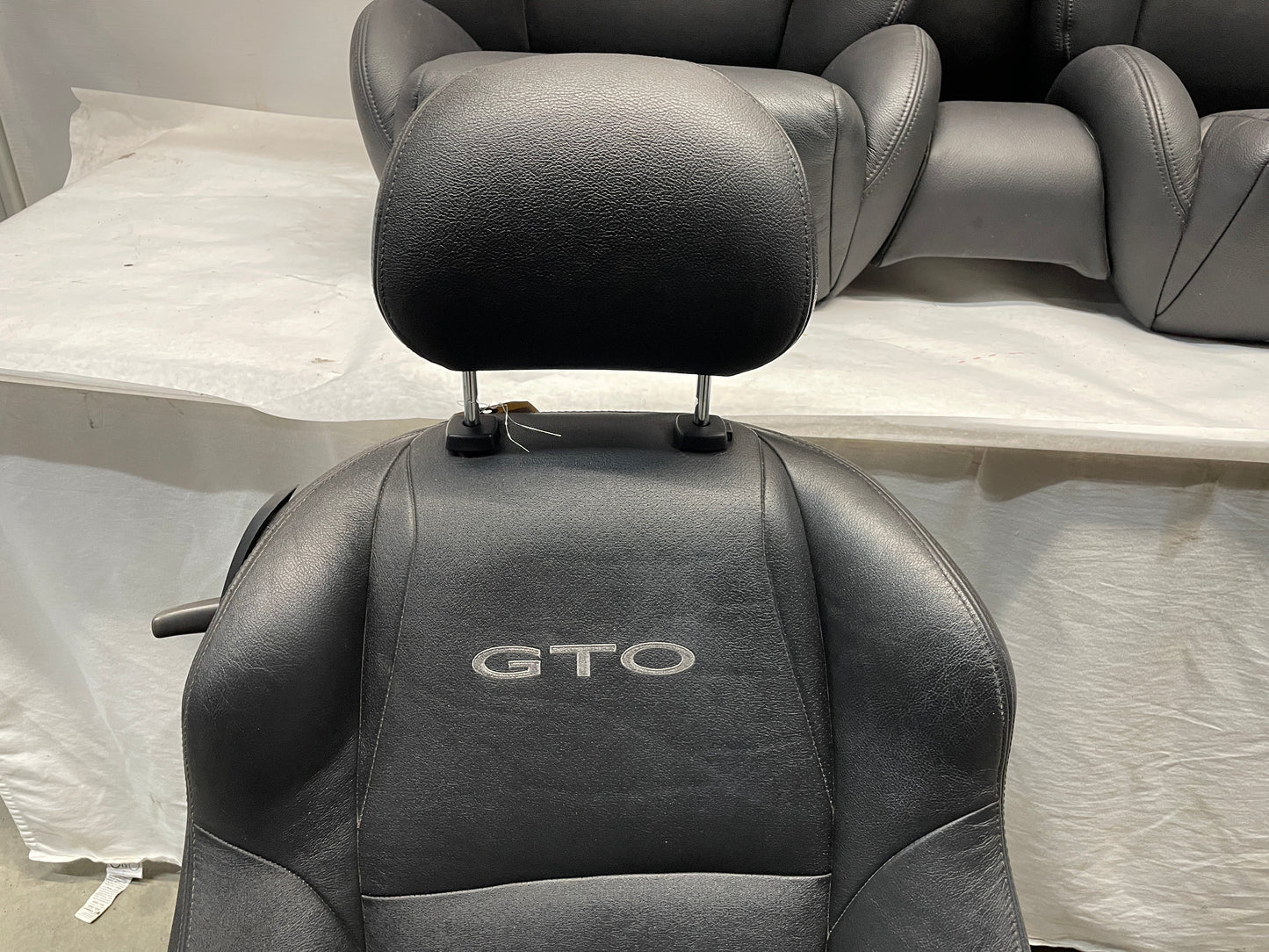 2006 Pontiac GTO Seats Front and Rear Black Leather OEM - Day's Parts Yard