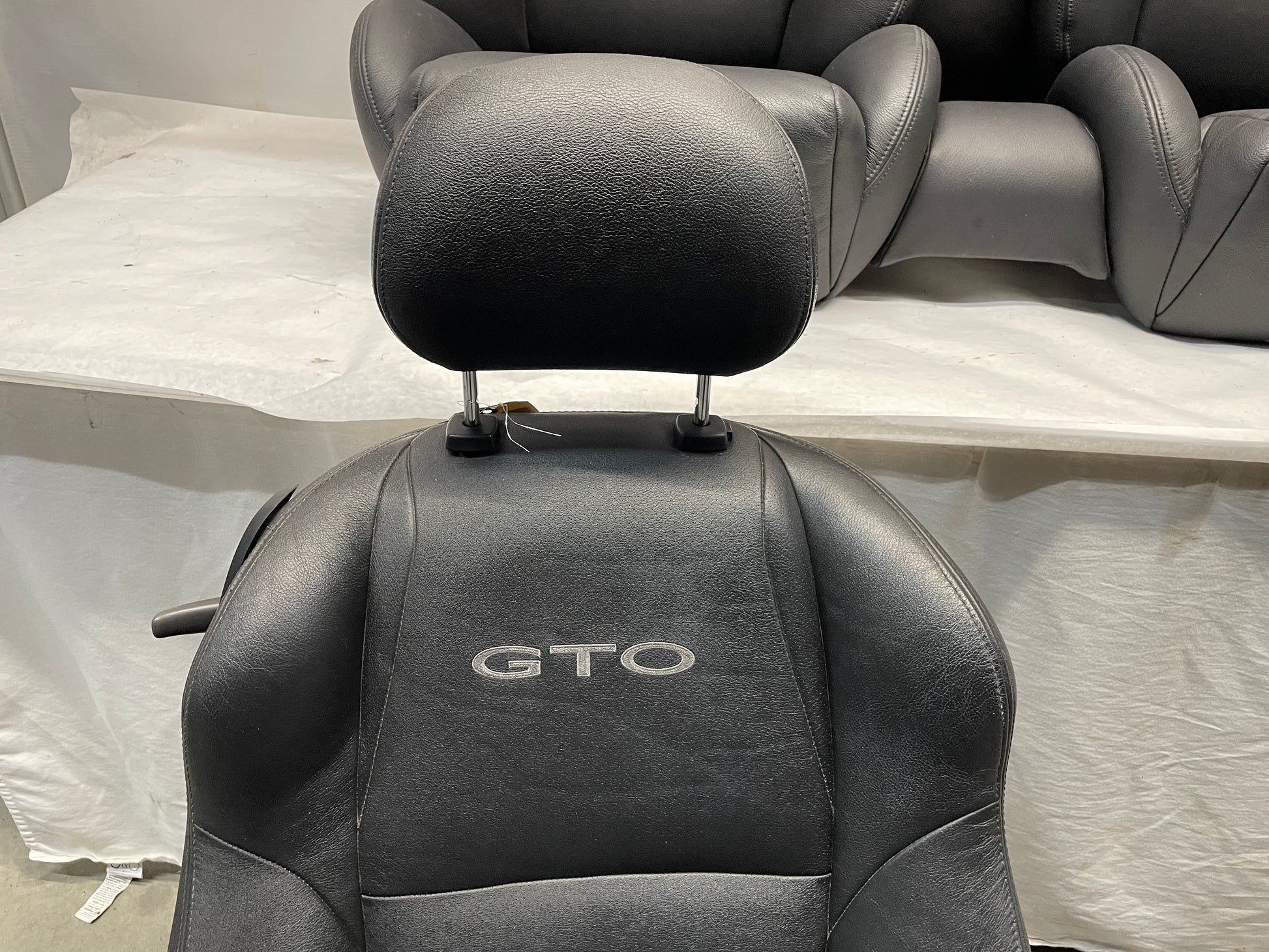 2006 Pontiac GTO Seats Front and Rear Black Leather OEM - Day's Parts Yard