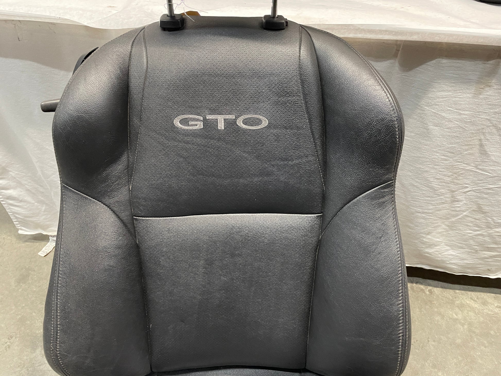 2006 Pontiac GTO Seats Front and Rear Black Leather OEM - Day's Parts Yard