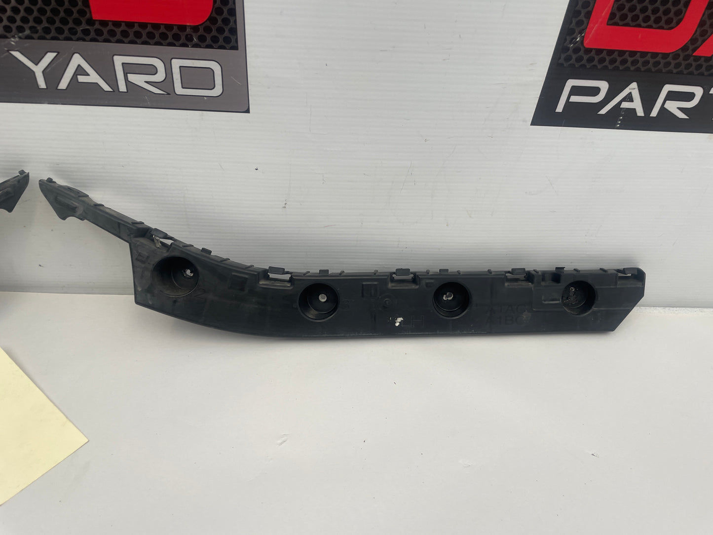 2020 Chevy Camaro SS  RH & LH Rear Bumper Retainer Brackets OEM