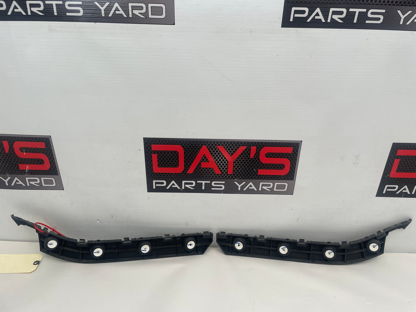 2020 Chevy Camaro SS  RH & LH Rear Bumper Retainer Brackets OEM