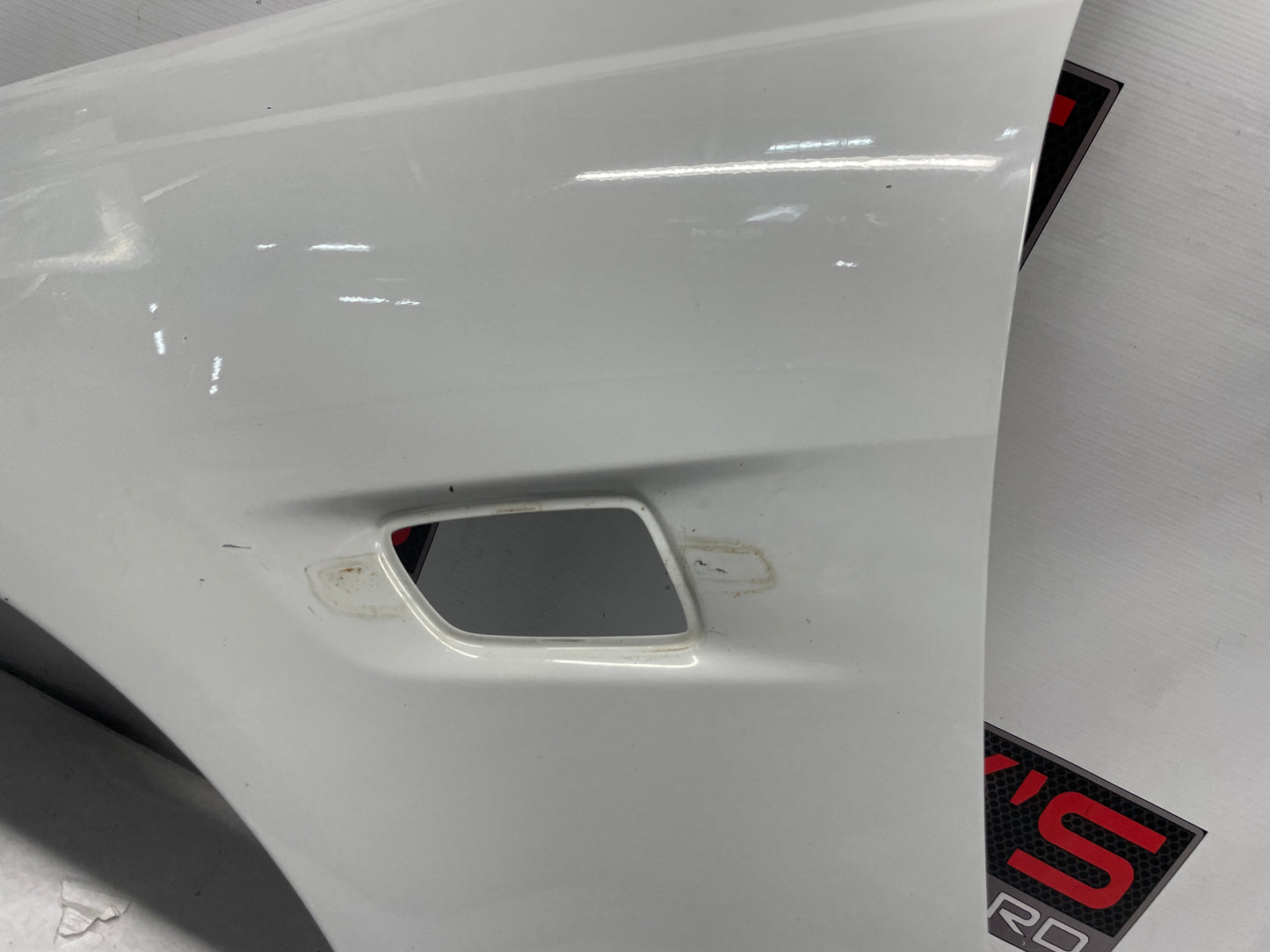 2008 Pontiac G8 Base LH Driver Fender White OEM - Day's Parts Yard