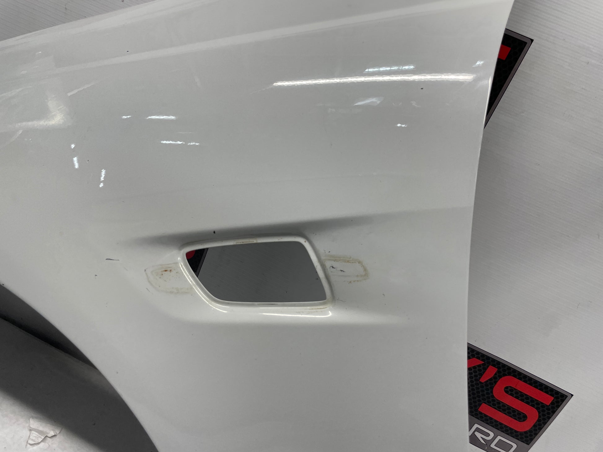 2008 Pontiac G8 Base LH Driver Fender White OEM - Day's Parts Yard
