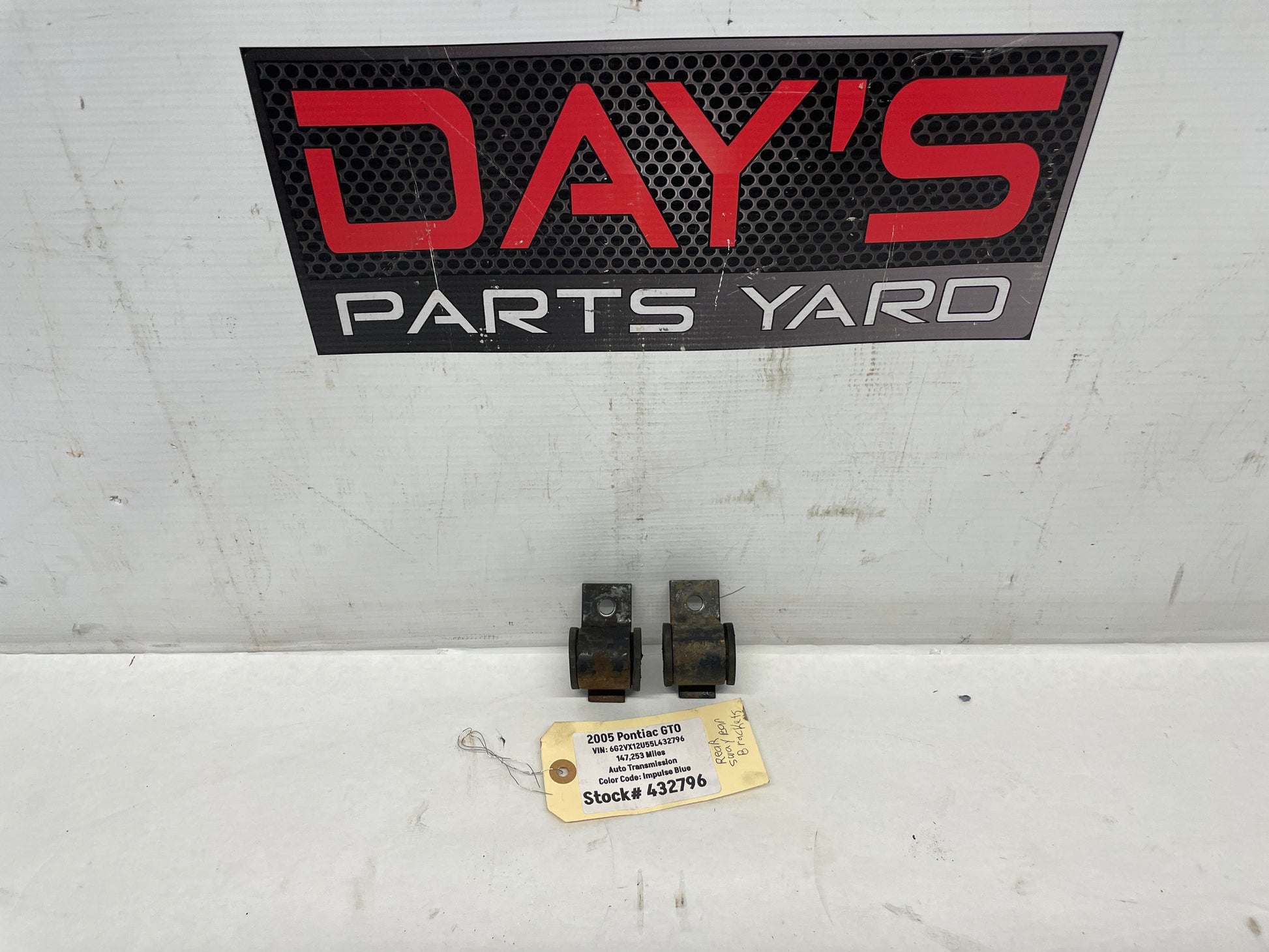 2005 Pontiac GTO Rear Suspension Stabilizer Sway Bar Brackets Clamps OEM - Day's Parts Yard