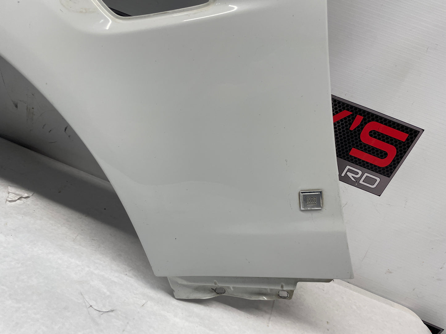 2008 Pontiac G8 Base LH Driver Fender White OEM - Day's Parts Yard