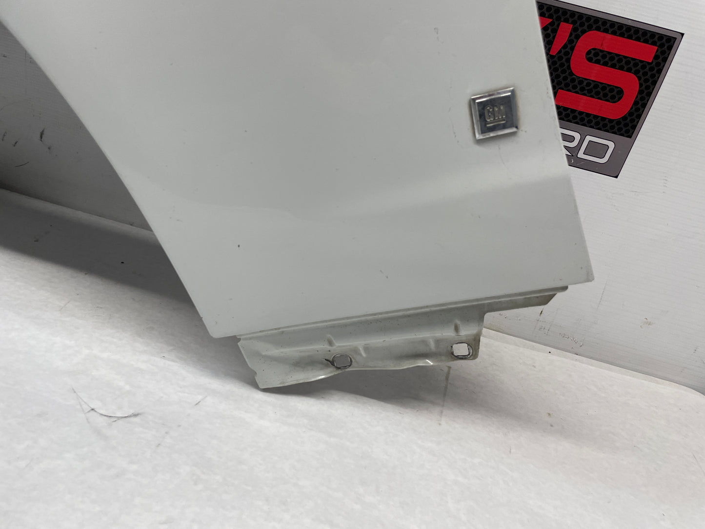 2008 Pontiac G8 Base LH Driver Fender White OEM - Day's Parts Yard