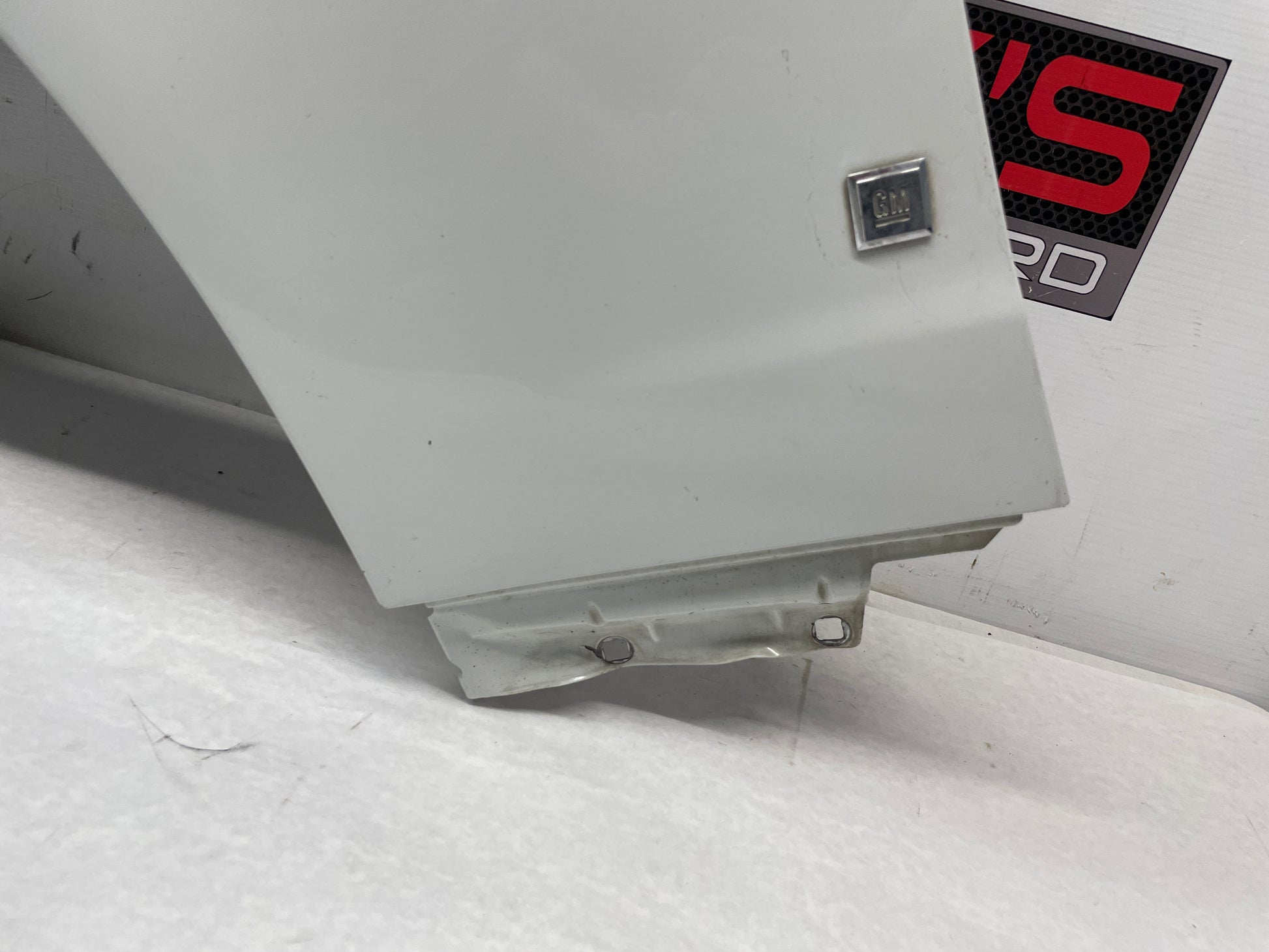 2008 Pontiac G8 Base LH Driver Fender White OEM - Day's Parts Yard