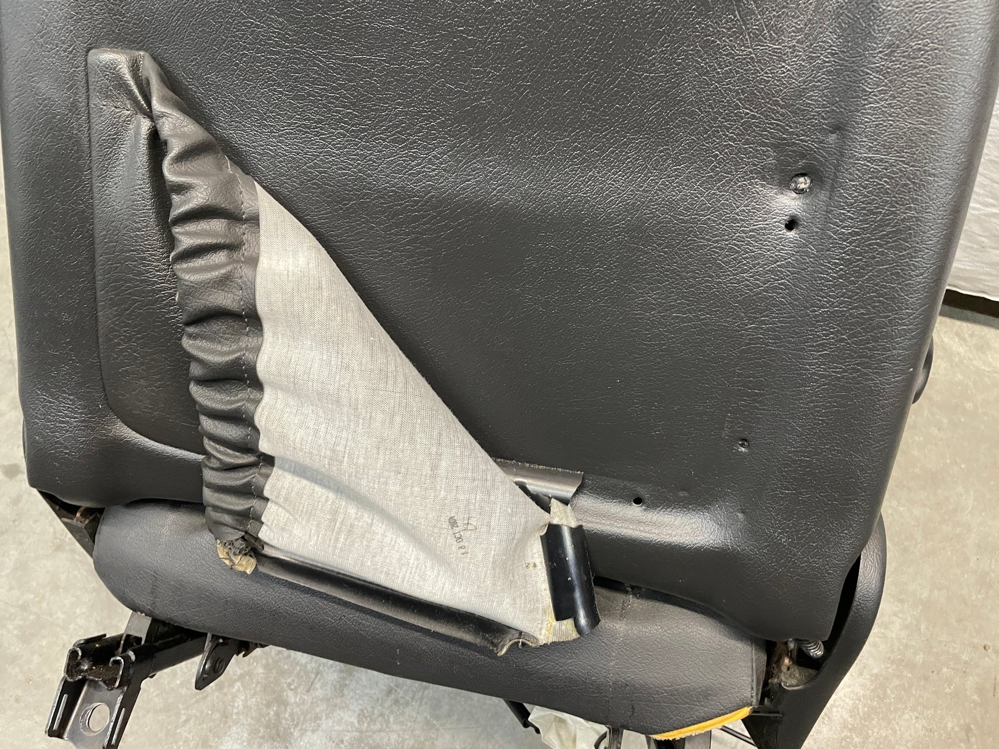 2006 Pontiac GTO Seats Front and Rear Black Leather OEM - Day's Parts Yard