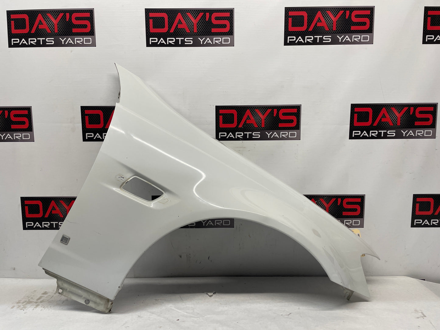 2008 Pontiac G8 Base RH Passenger Fender White OEM - Day's Parts Yard