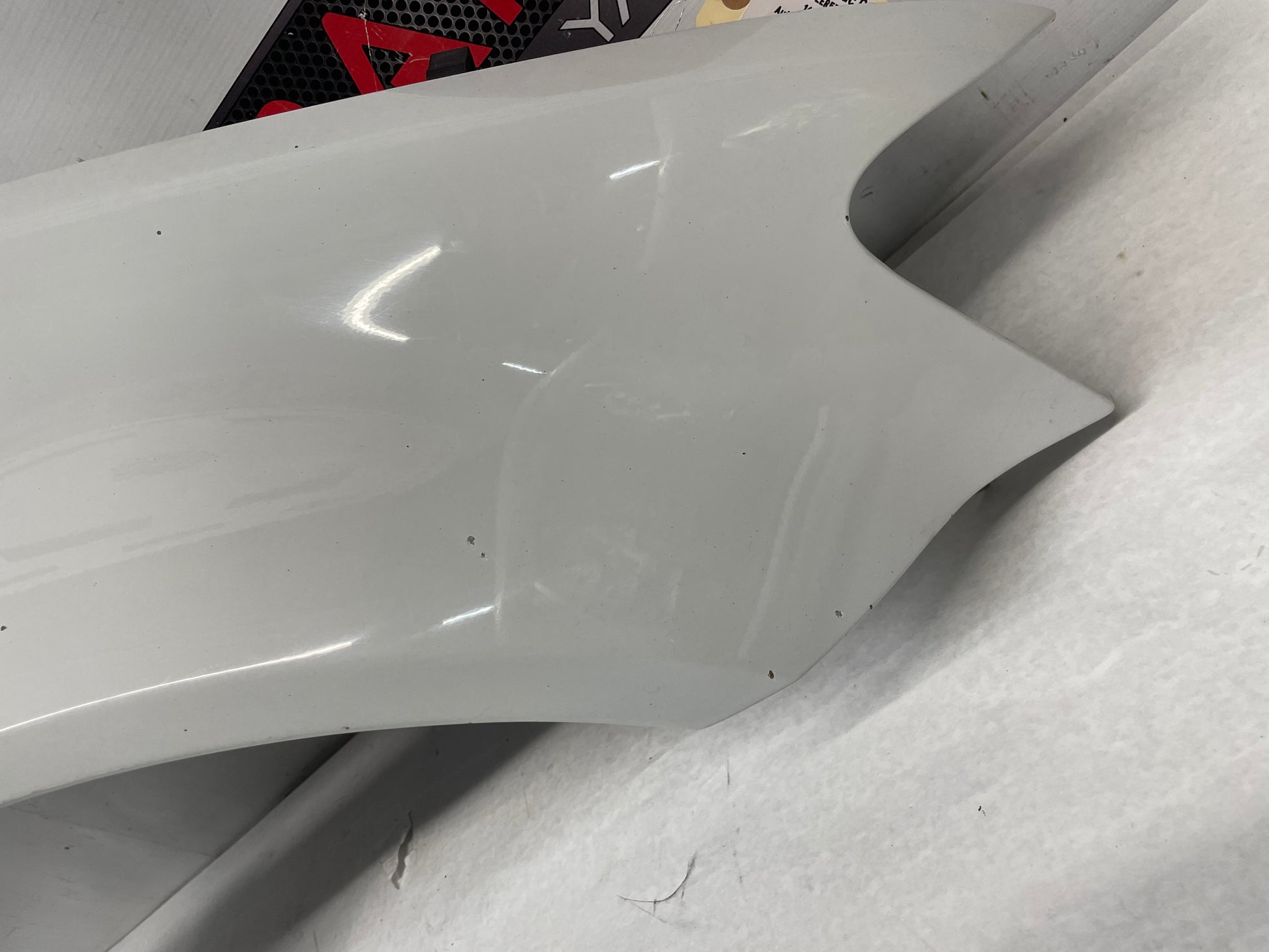 2008 Pontiac G8 Base RH Passenger Fender White OEM - Day's Parts Yard