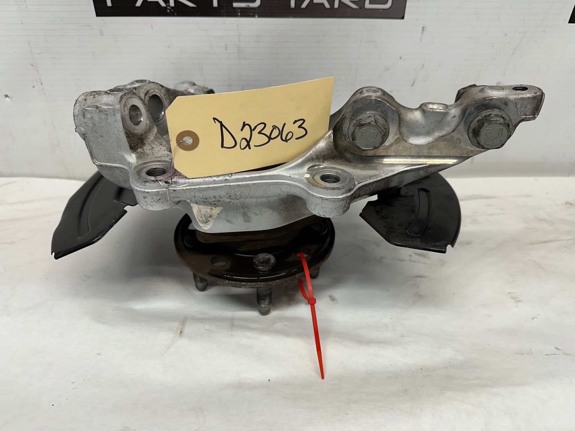 2017 Chevy Camaro SS Front RH Passenger Spindle Knuckle Hub OEM - Day's Parts Yard