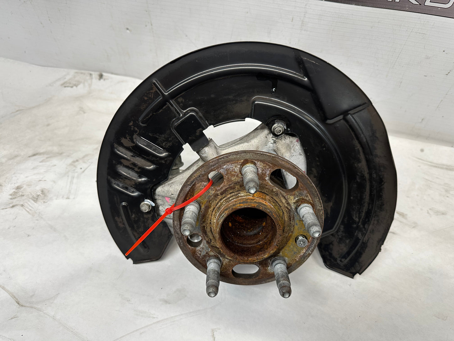 2017 Chevy Camaro SS Front RH Passenger Spindle Knuckle Hub OEM - Day's Parts Yard