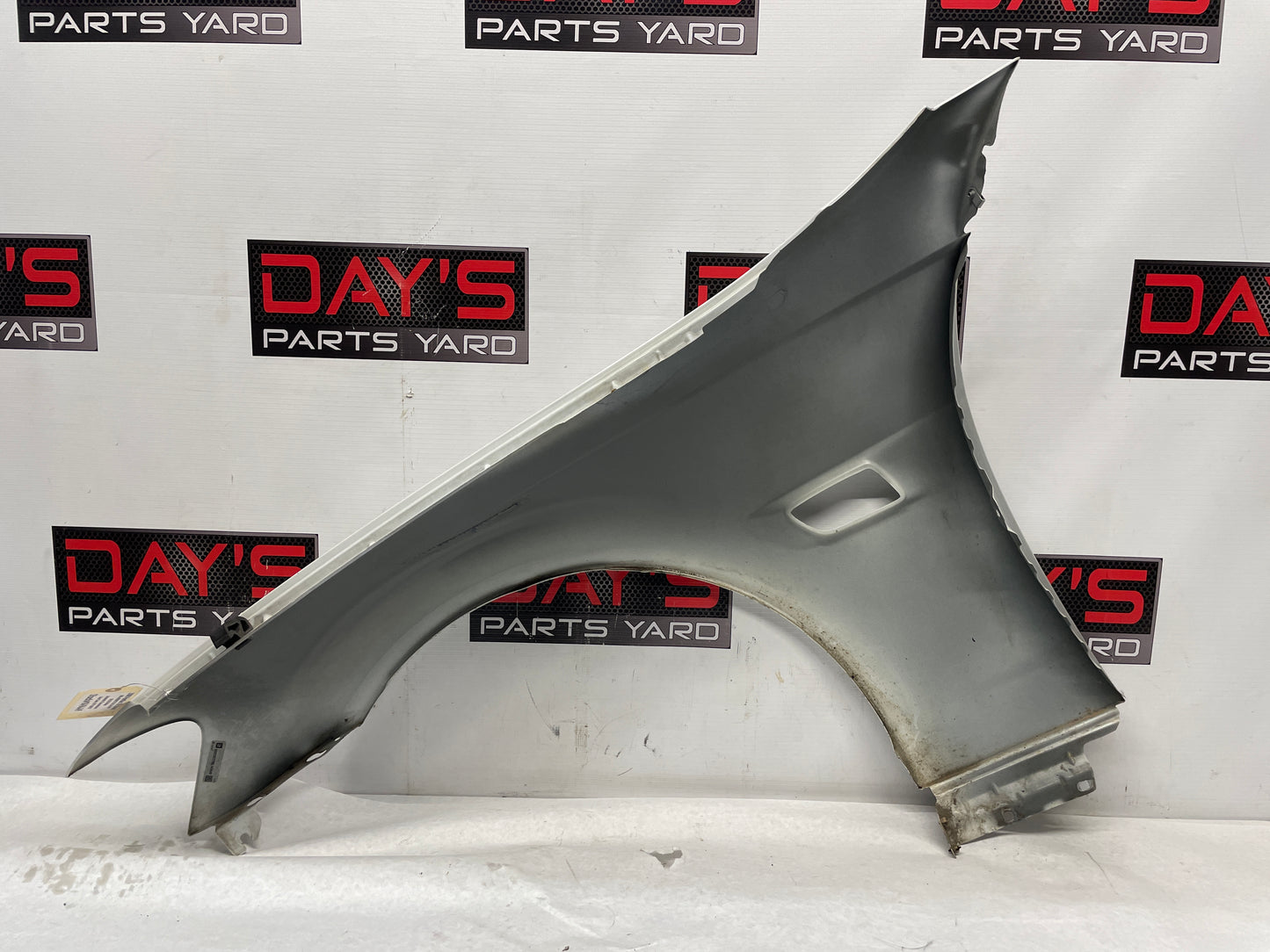 2008 Pontiac G8 Base RH Passenger Fender White OEM - Day's Parts Yard