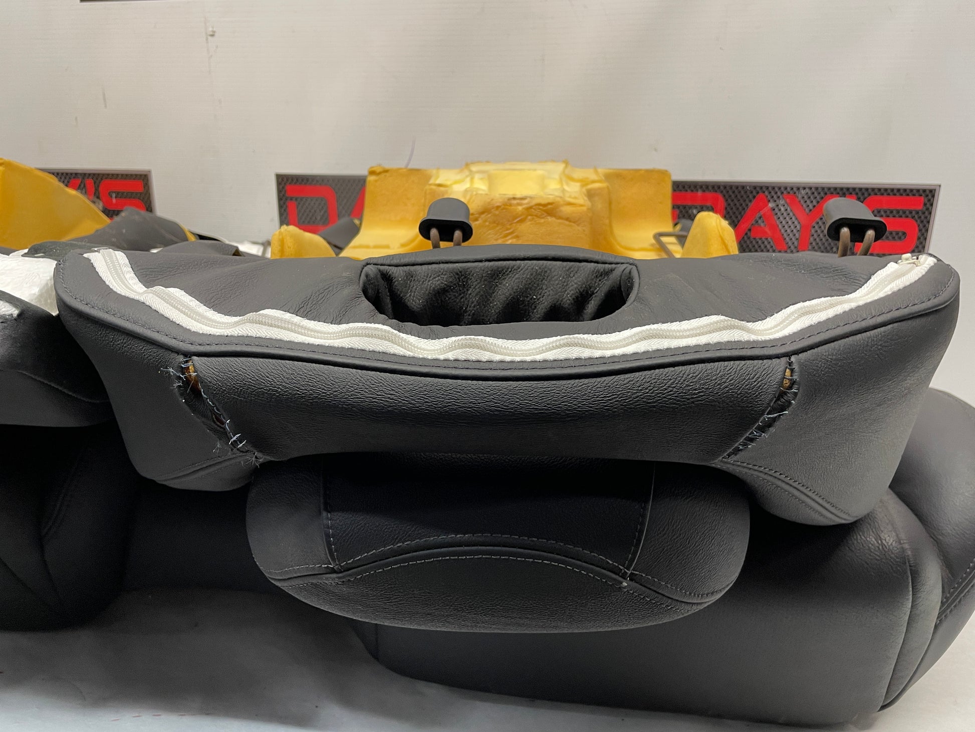 2006 Pontiac GTO Seats Front and Rear Black Leather OEM - Day's Parts Yard