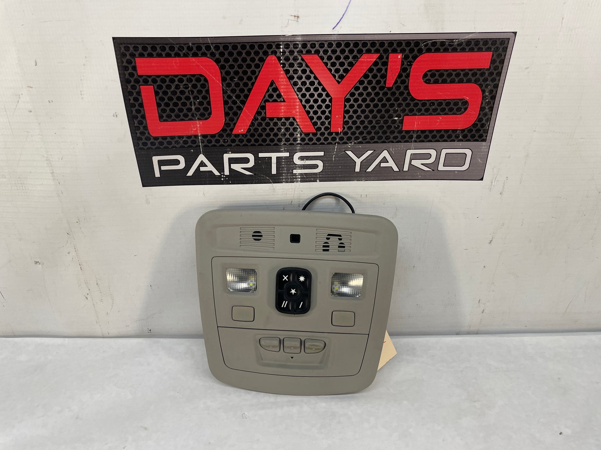 2009 Cadillac CTS-V Sedan Overhead Console Dome Light OEM - Day's Parts Yard