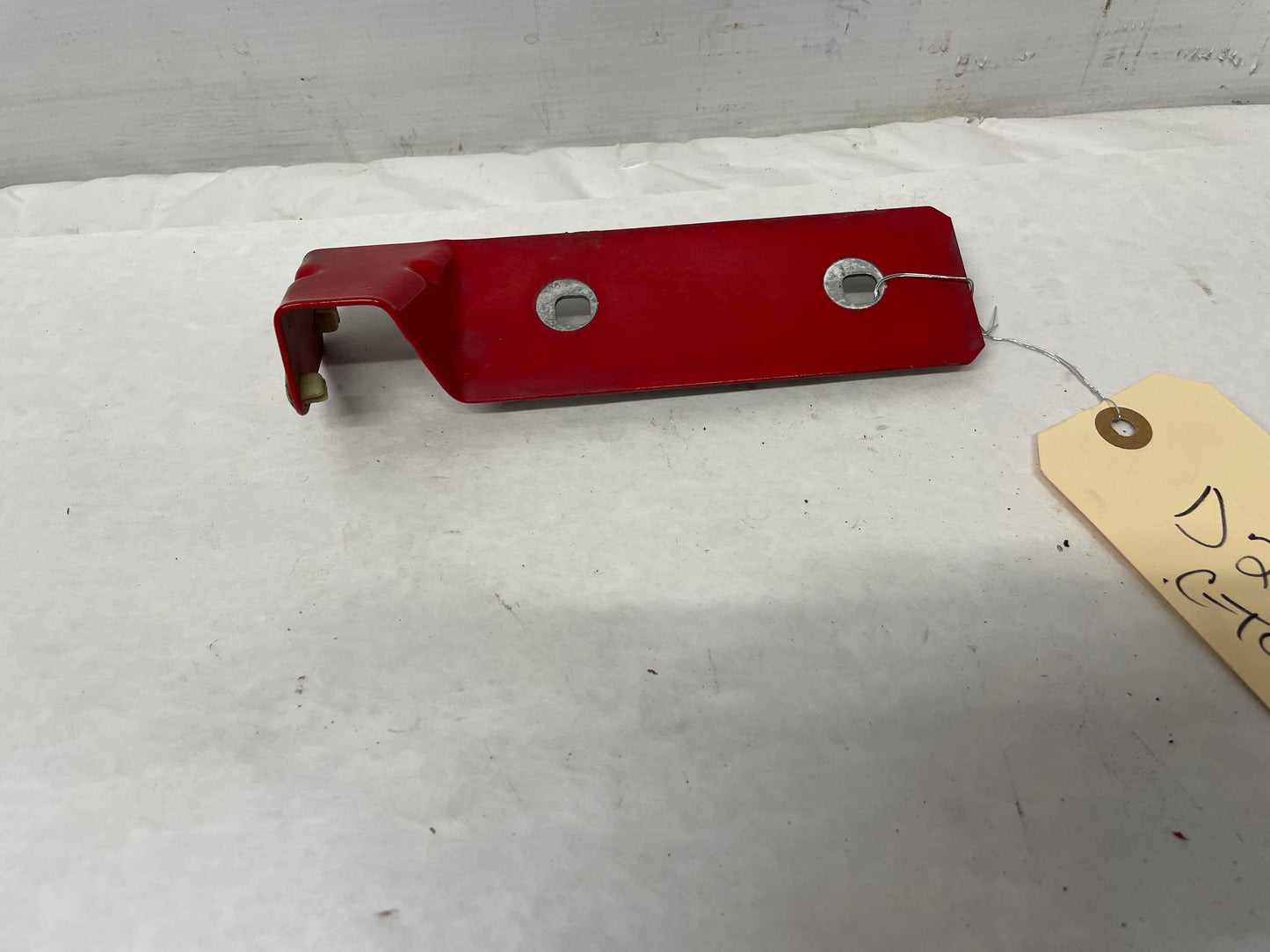 2006 Pontiac GTO LH Driver Fender Side Skirt Rocker Molding Support Bracket OEM - Day's Parts Yard