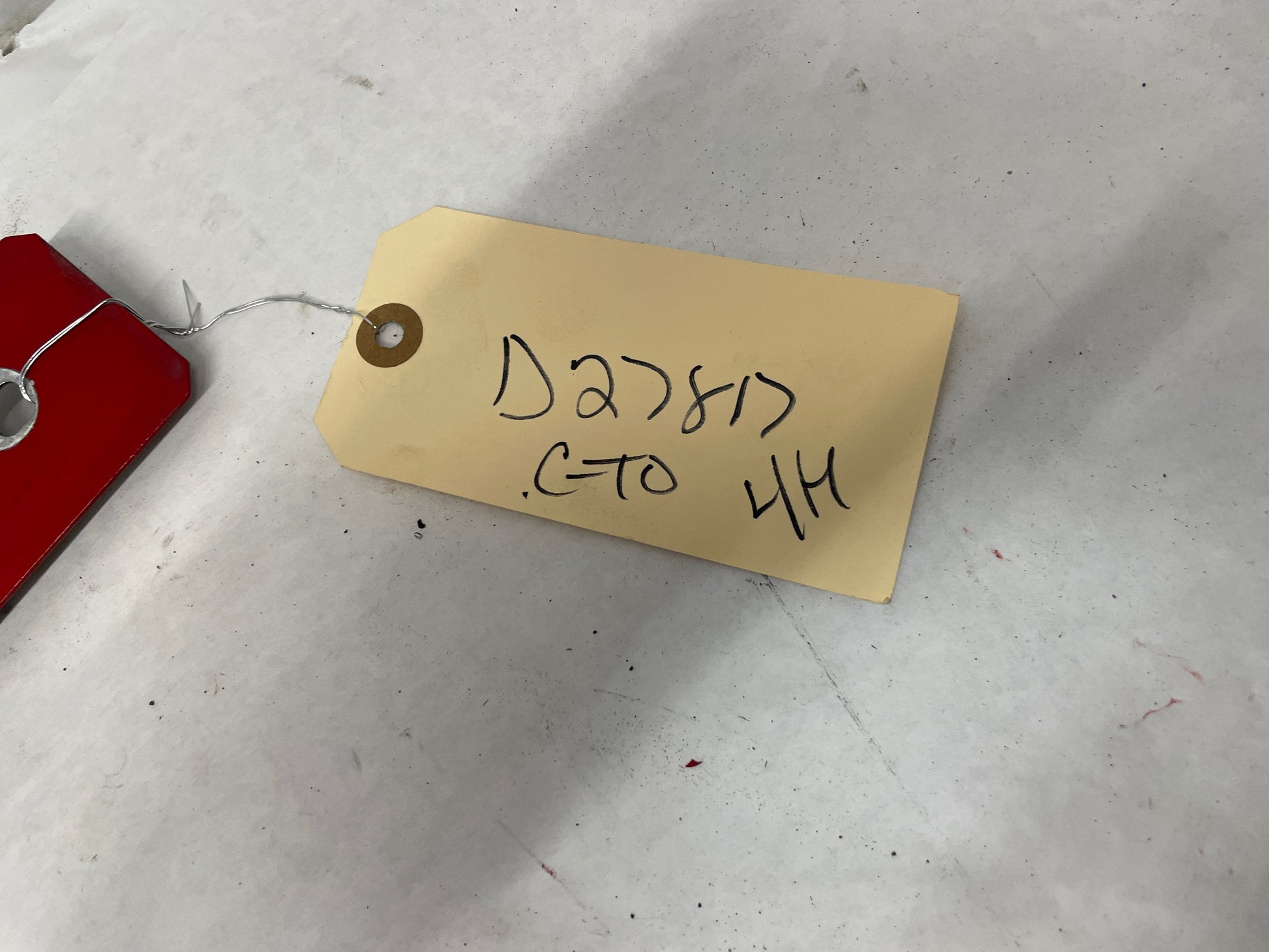 2006 Pontiac GTO LH Driver Fender Side Skirt Rocker Molding Support Bracket OEM - Day's Parts Yard