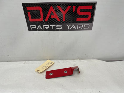 2006 Pontiac GTO RH Passenger Fender Side Skirt Rocker Molding Support Bracket OEM - Day's Parts Yard