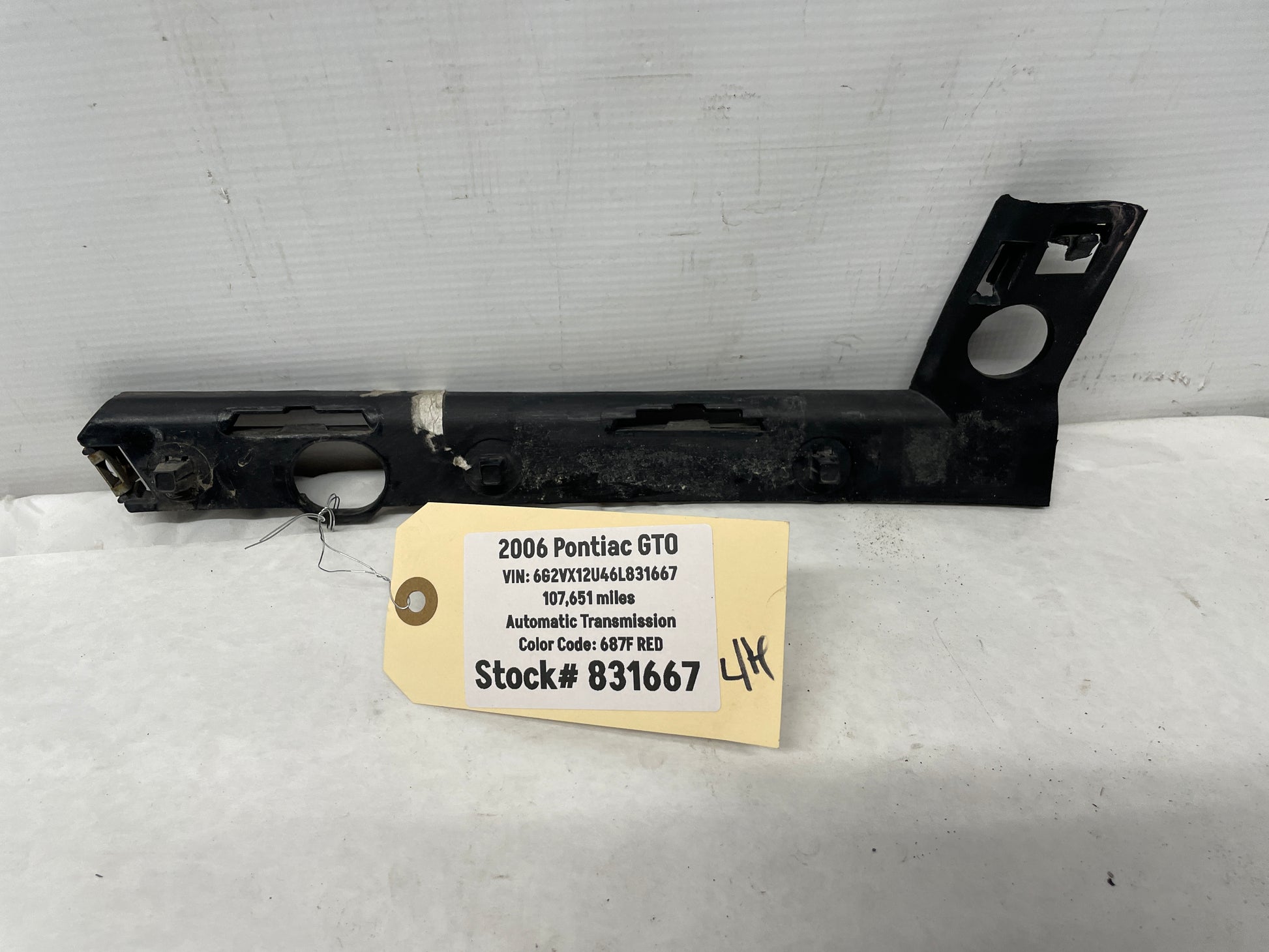 2006 Pontiac GTO LH Driver Front Bumper Fender Brackets Guide OEM - Day's Parts Yard