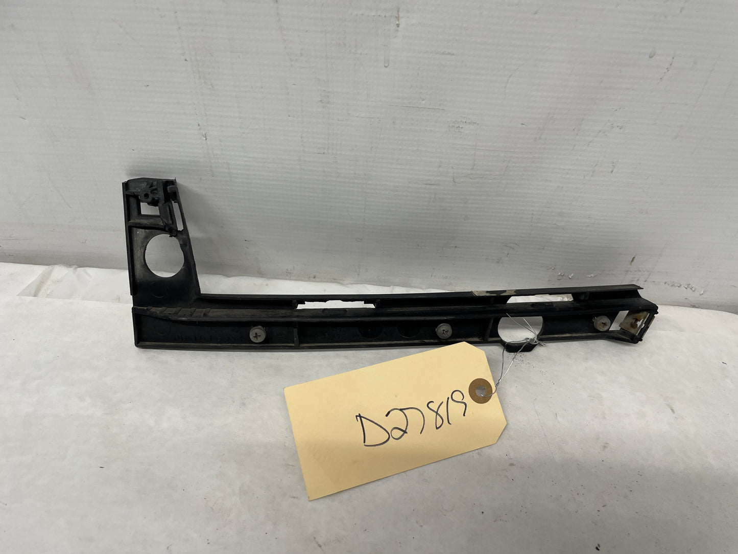 2006 Pontiac GTO LH Driver Front Bumper Fender Brackets Guide OEM - Day's Parts Yard